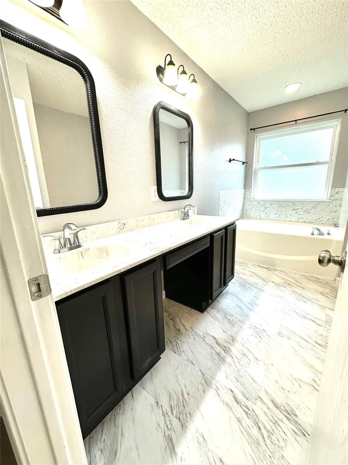 Single Family Residence For Rent in Grayson County , 1509 Creekside Avenue, Sherman, Texas 75092, 4 Bedroom, 2 Bathroom, 2 Garage spaces, 1,873 Sqft, built in 2000, mls#21352598, Real Estate Agent in Sherman, Homes For Rent in Grayson county, Homes For Rent in Sherman, Realtor in Sherman Texas, Real Estate Brokerage Independent Realty Texas, Luminita Cordes Realtor