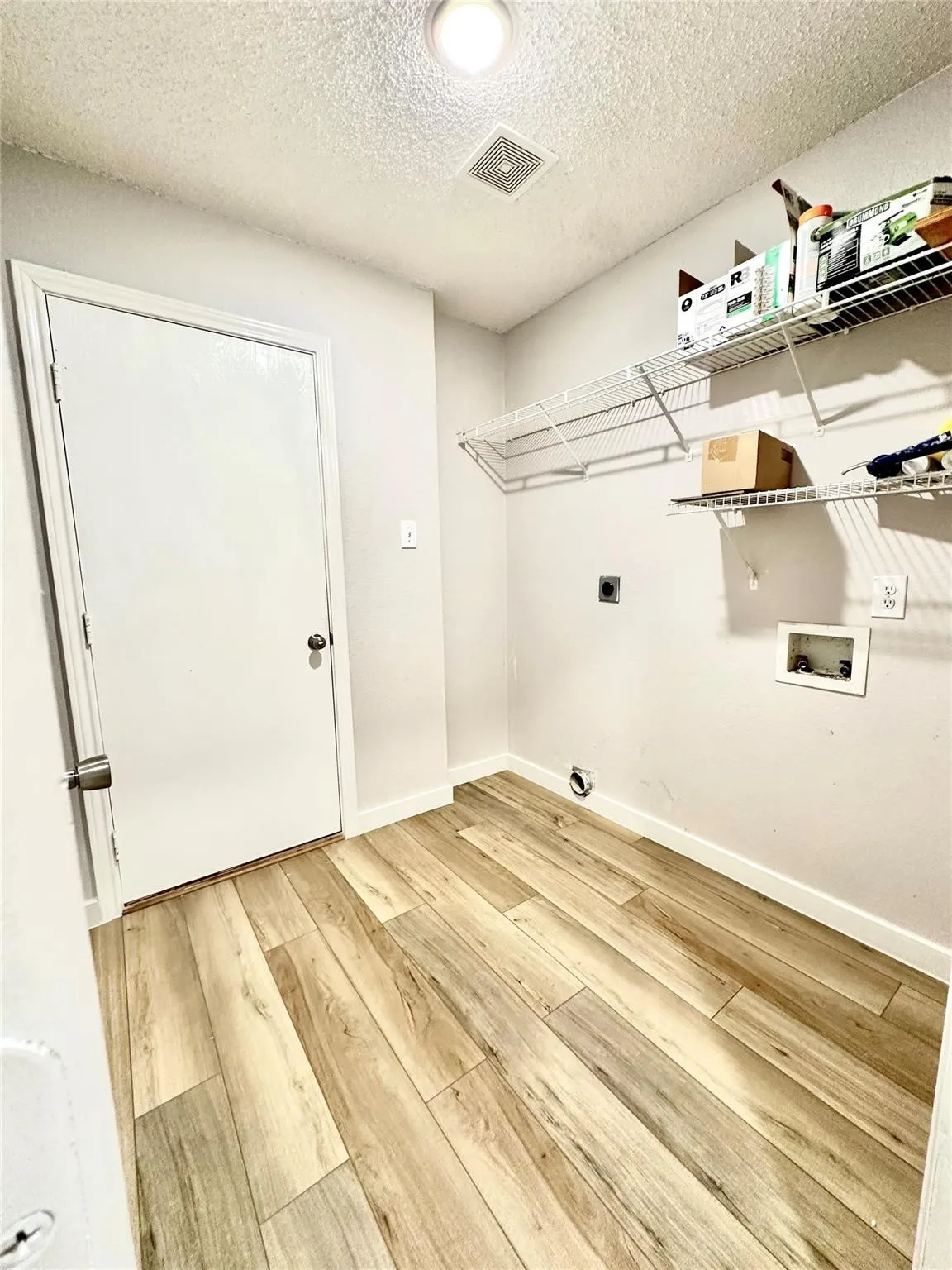 Single Family Residence For Rent in Grayson County , 1509 Creekside Avenue, Sherman, Texas 75092, 4 Bedroom, 2 Bathroom, 2 Garage spaces, 1,873 Sqft, built in 2000, mls#21352598, Real Estate Agent in Sherman, Homes For Rent in Grayson county, Homes For Rent in Sherman, Realtor in Sherman Texas, Real Estate Brokerage Independent Realty Texas, Luminita Cordes Realtor