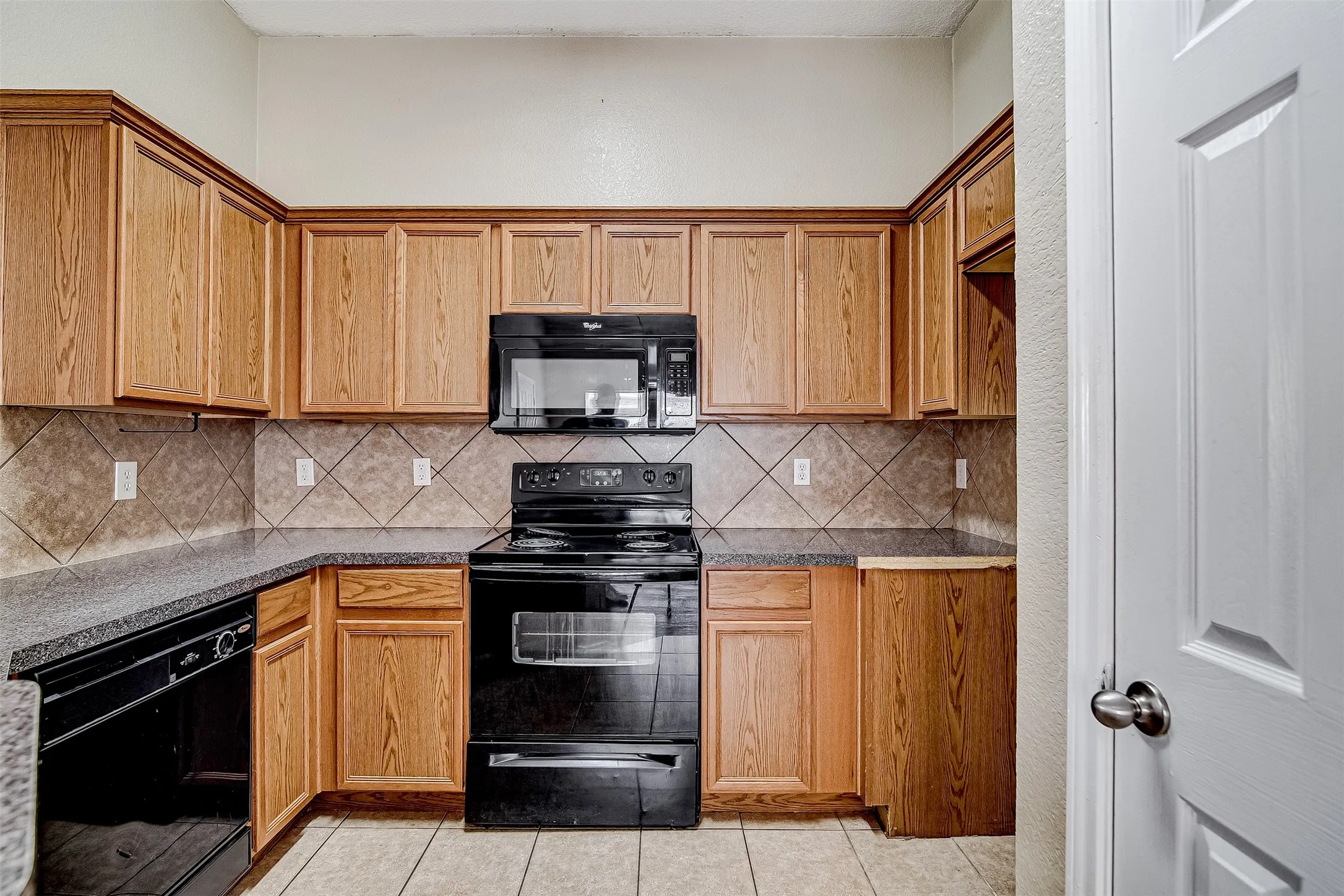 Duplex For Rent in Tarrant County , 824 Walnut Street, Burleson, Texas 76028, 3 Bedroom, 2 Bathroom, 1 Garage spaces, 1,221 Sqft, built in 2007, mls#21352643, Real Estate Agent in Burleson, Homes For Rent in Tarrant county, Homes For Rent in Burleson, Realtor in Burleson Texas, Real Estate Brokerage Independent Realty Texas, Luminita Cordes Realtor