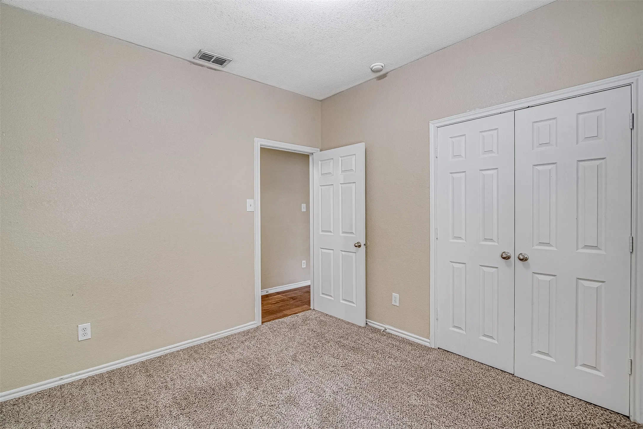 Duplex For Rent in Tarrant County , 824 Walnut Street, Burleson, Texas 76028, 3 Bedroom, 2 Bathroom, 1 Garage spaces, 1,221 Sqft, built in 2007, mls#21352643, Real Estate Agent in Burleson, Homes For Rent in Tarrant county, Homes For Rent in Burleson, Realtor in Burleson Texas, Real Estate Brokerage Independent Realty Texas, Luminita Cordes Realtor