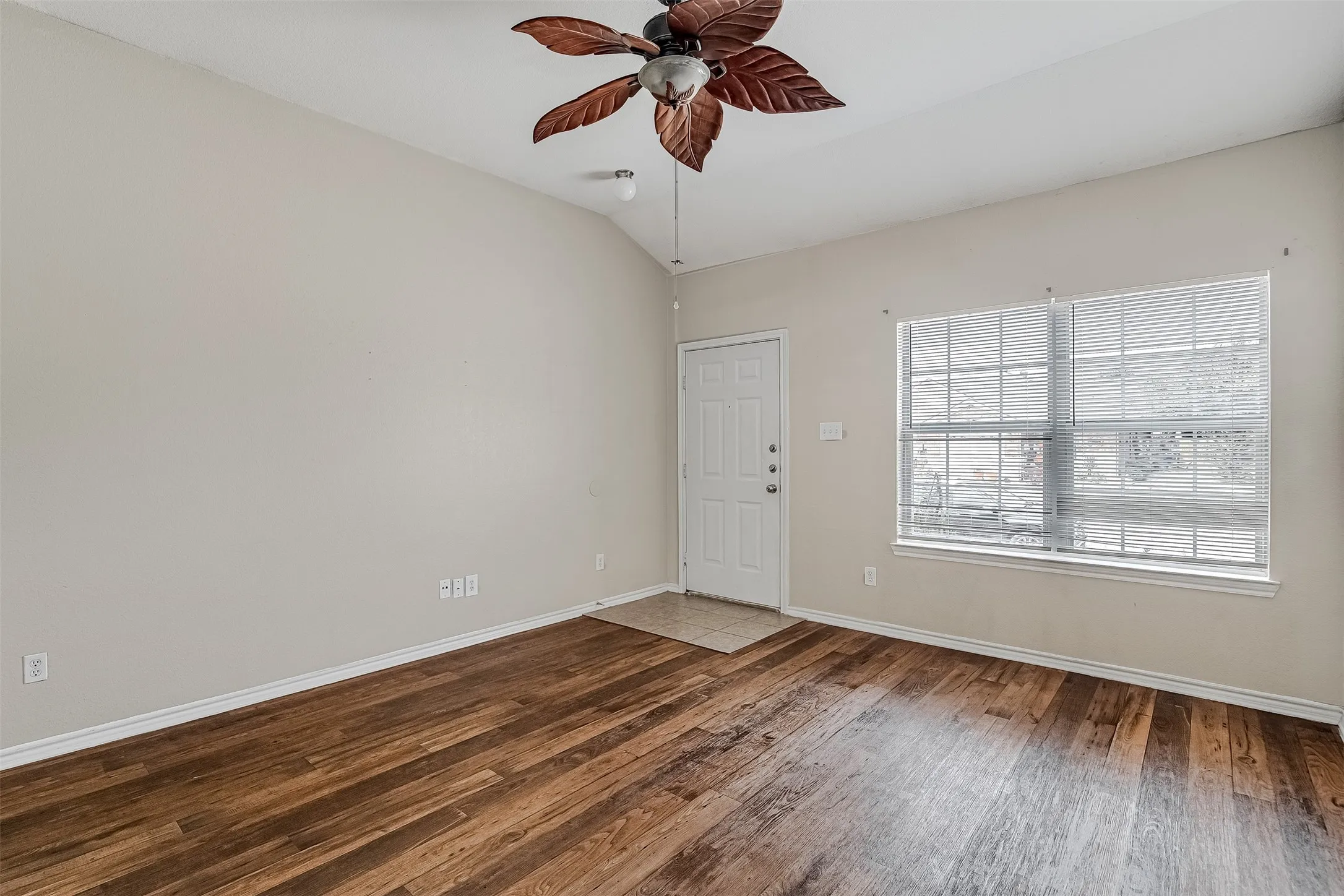 Duplex For Rent in Tarrant County , 824 Walnut Street, Burleson, Texas 76028, 3 Bedroom, 2 Bathroom, 1 Garage spaces, 1,221 Sqft, built in 2007, mls#21352643, Real Estate Agent in Burleson, Homes For Rent in Tarrant county, Homes For Rent in Burleson, Realtor in Burleson Texas, Real Estate Brokerage Independent Realty Texas, Luminita Cordes Realtor