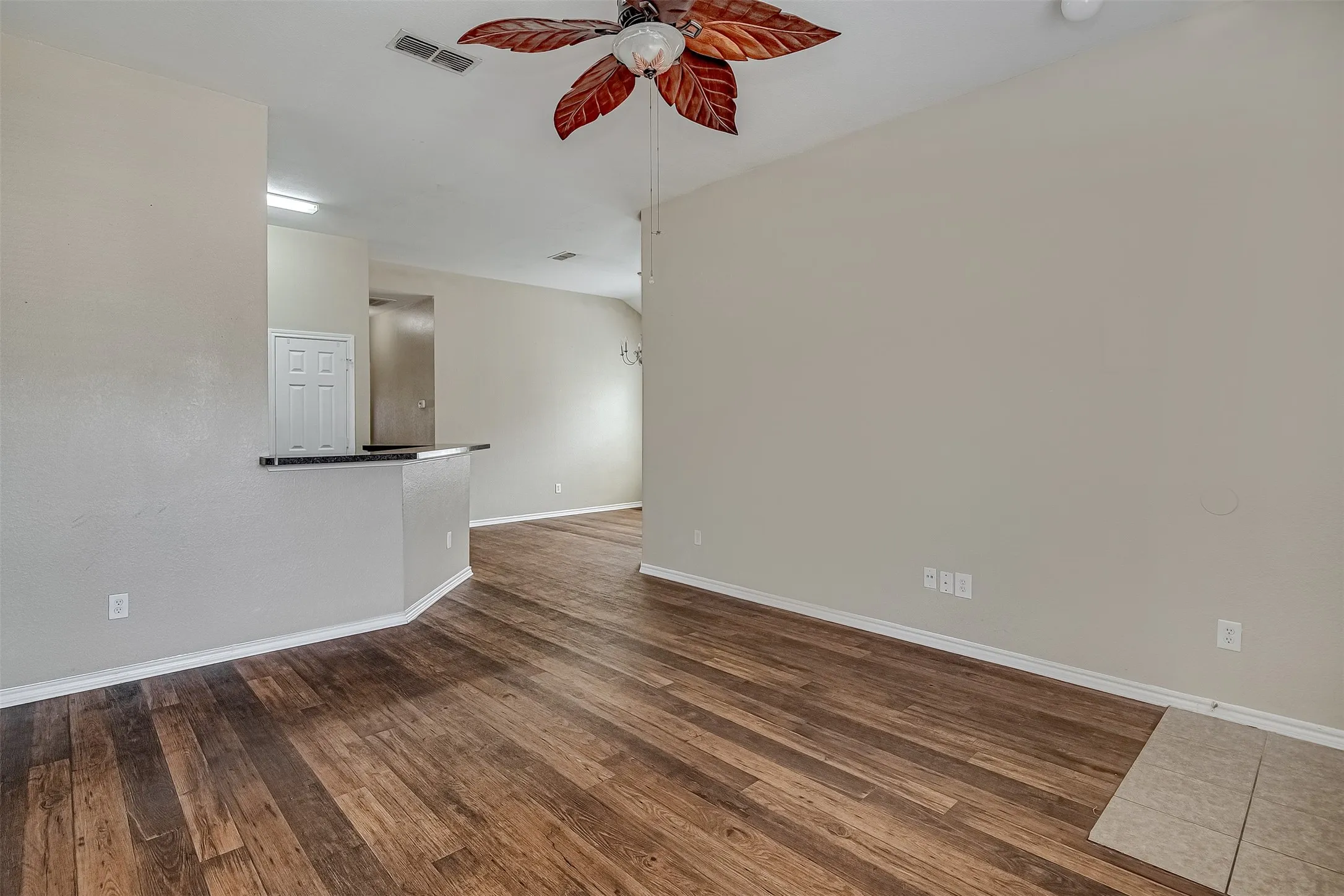 Duplex For Rent in Tarrant County , 824 Walnut Street, Burleson, Texas 76028, 3 Bedroom, 2 Bathroom, 1 Garage spaces, 1,221 Sqft, built in 2007, mls#21352643, Real Estate Agent in Burleson, Homes For Rent in Tarrant county, Homes For Rent in Burleson, Realtor in Burleson Texas, Real Estate Brokerage Independent Realty Texas, Luminita Cordes Realtor