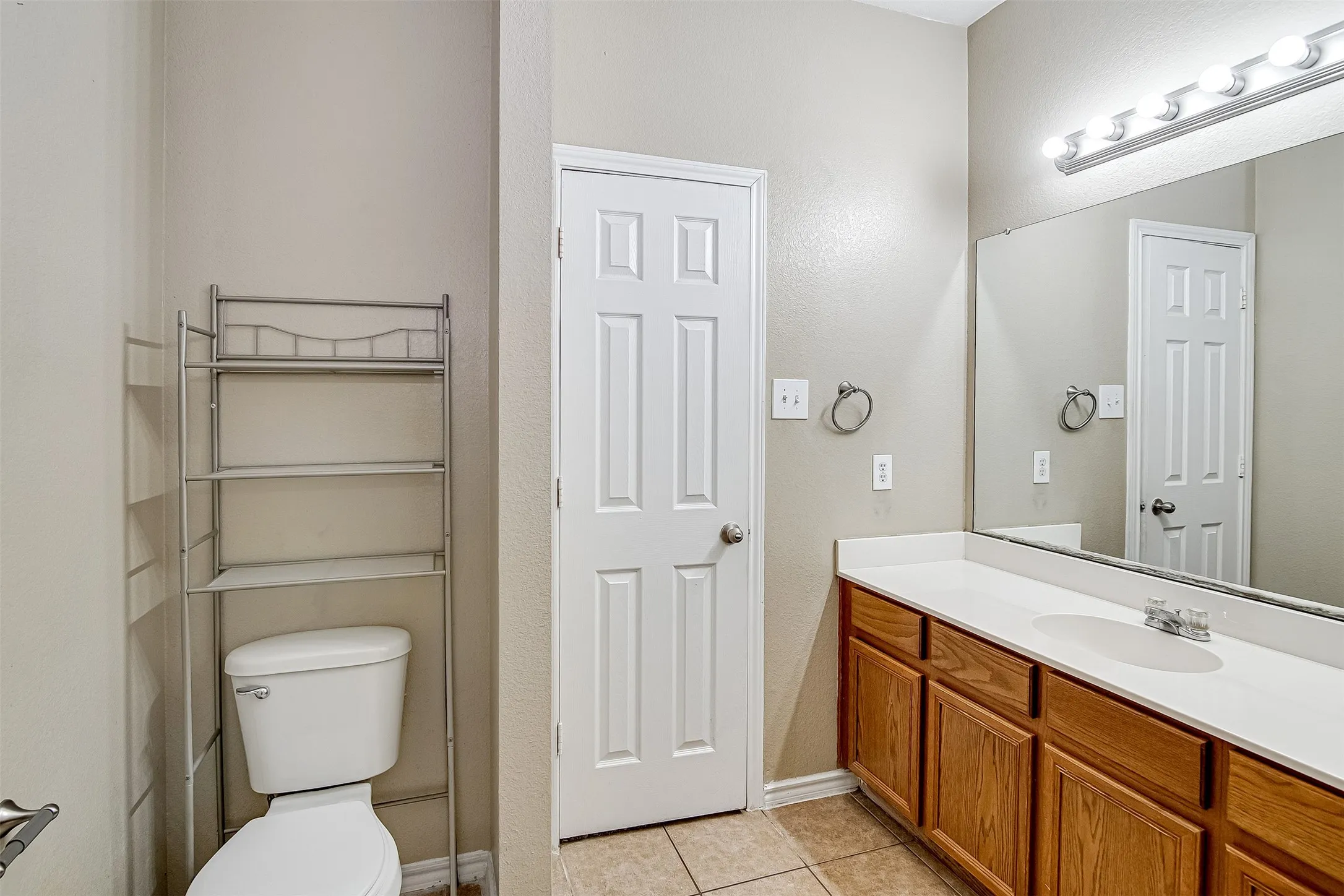 Duplex For Rent in Tarrant County , 824 Walnut Street, Burleson, Texas 76028, 3 Bedroom, 2 Bathroom, 1 Garage spaces, 1,221 Sqft, built in 2007, mls#21352643, Real Estate Agent in Burleson, Homes For Rent in Tarrant county, Homes For Rent in Burleson, Realtor in Burleson Texas, Real Estate Brokerage Independent Realty Texas, Luminita Cordes Realtor