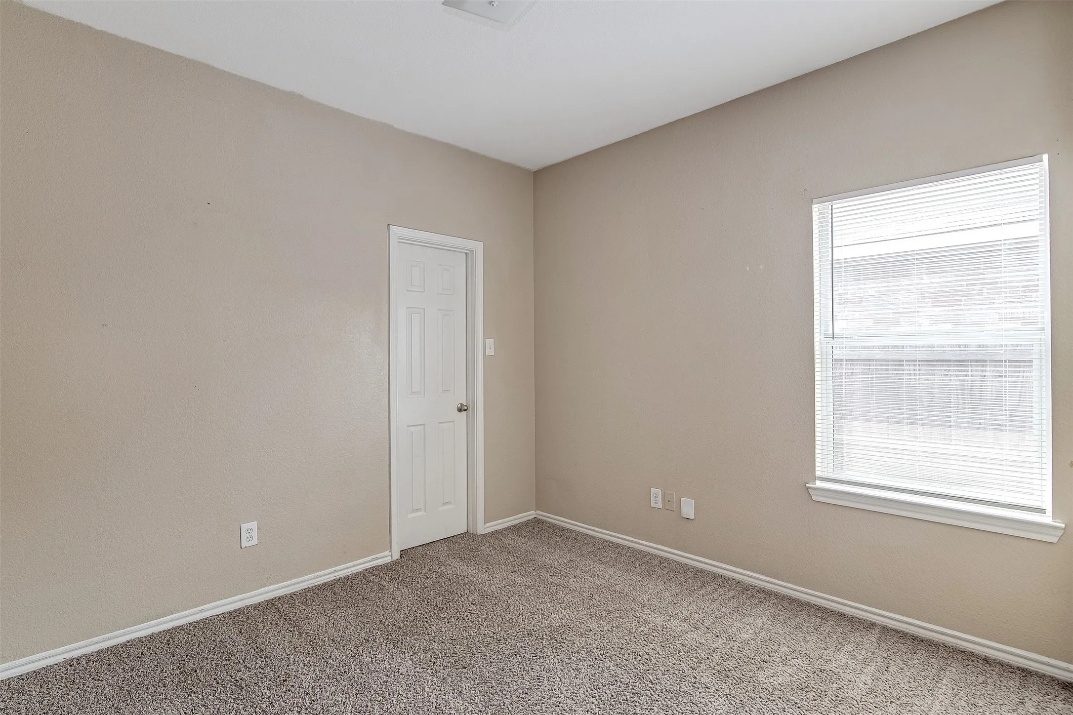 Duplex For Rent in Tarrant County , 824 Walnut Street, Burleson, Texas 76028, 3 Bedroom, 2 Bathroom, 1 Garage spaces, 1,221 Sqft, built in 2007, mls#21352643, Real Estate Agent in Burleson, Homes For Rent in Tarrant county, Homes For Rent in Burleson, Realtor in Burleson Texas, Real Estate Brokerage Independent Realty Texas, Luminita Cordes Realtor