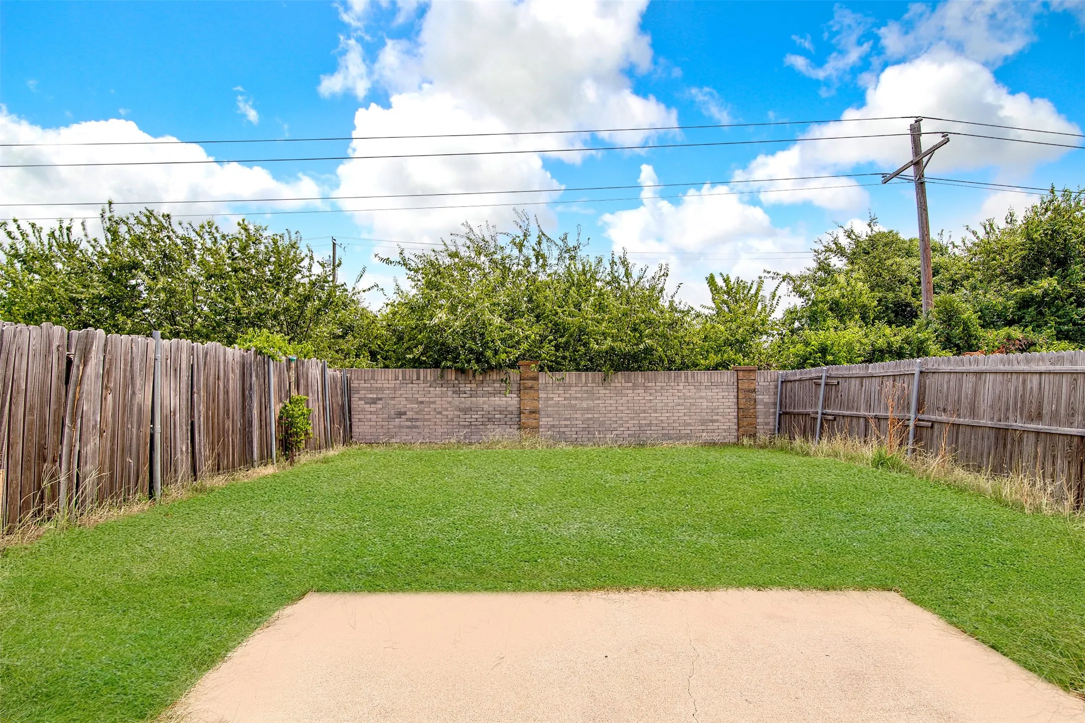 Duplex For Rent in Tarrant County , 824 Walnut Street, Burleson, Texas 76028, 3 Bedroom, 2 Bathroom, 1 Garage spaces, 1,221 Sqft, built in 2007, mls#21352643, Real Estate Agent in Burleson, Homes For Rent in Tarrant county, Homes For Rent in Burleson, Realtor in Burleson Texas, Real Estate Brokerage Independent Realty Texas, Luminita Cordes Realtor