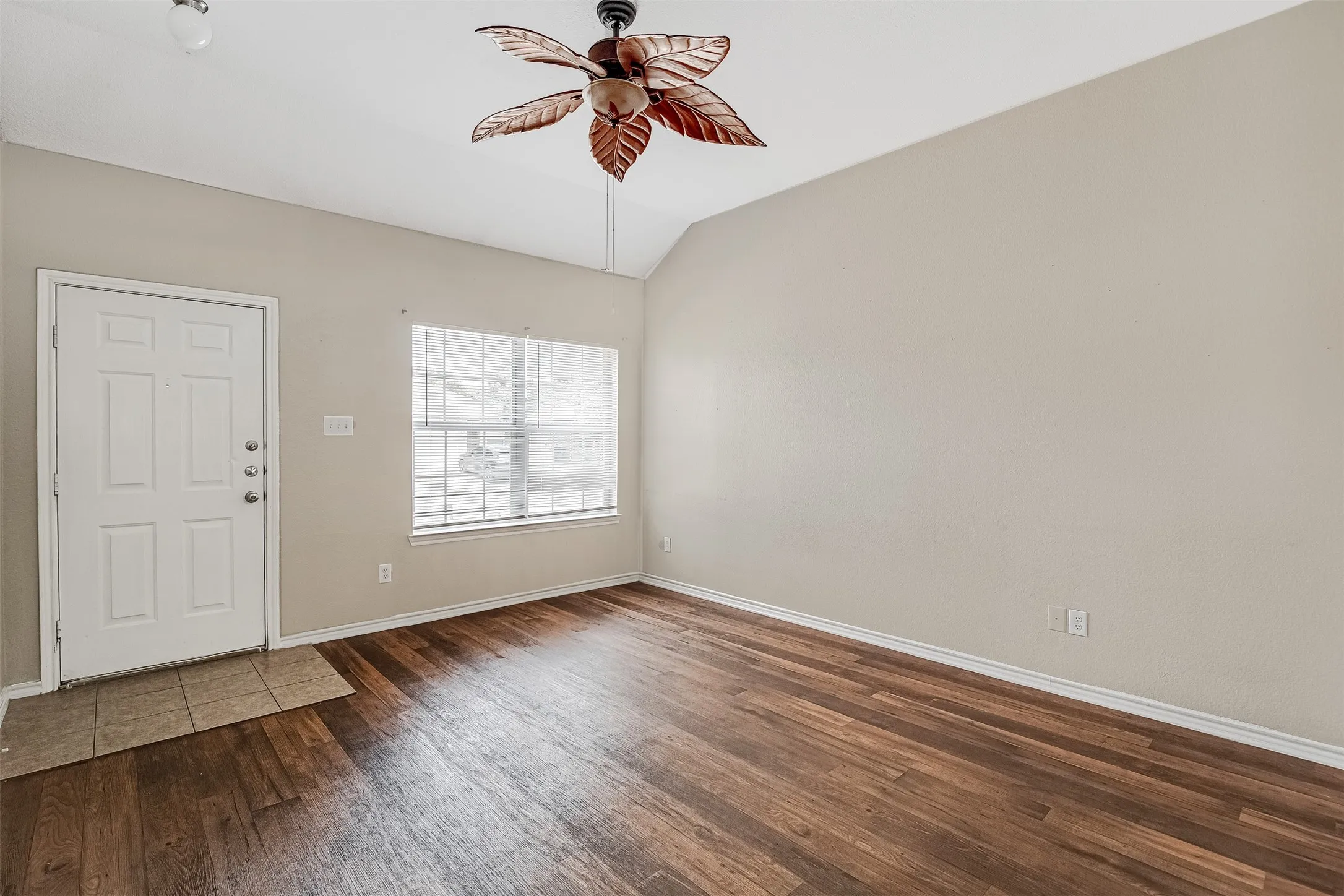 Duplex For Rent in Tarrant County , 824 Walnut Street, Burleson, Texas 76028, 3 Bedroom, 2 Bathroom, 1 Garage spaces, 1,221 Sqft, built in 2007, mls#21352643, Real Estate Agent in Burleson, Homes For Rent in Tarrant county, Homes For Rent in Burleson, Realtor in Burleson Texas, Real Estate Brokerage Independent Realty Texas, Luminita Cordes Realtor