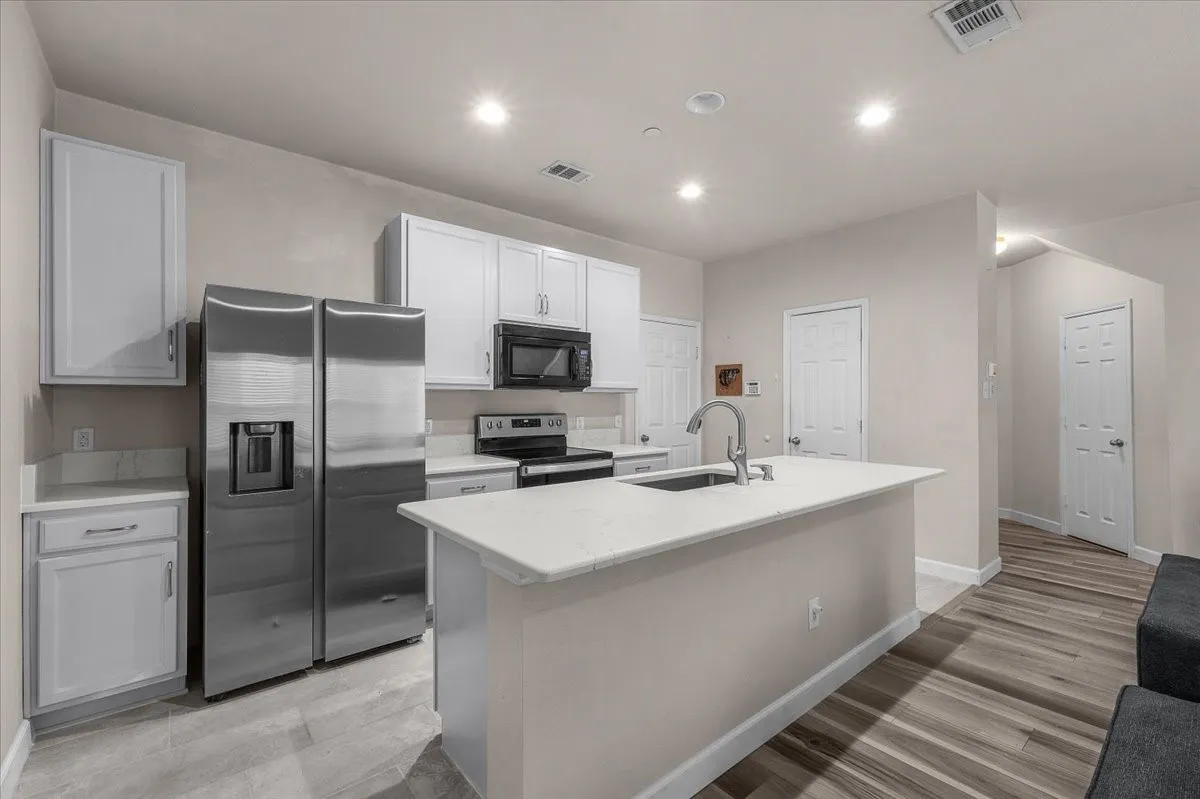 Townhouse For Sale in Collin County , 2200 Oklahoma Avenue, Plano, Texas 75074, 2 Bedroom, 3 Bathroom, Garage spaces, 1,322 Sqft, built in 2009, mls#21351685, Real Estate Agent in Plano, Homes For Sale in Collin county, Homes For Sale in Plano, Realtor in Plano Texas, Real Estate Brokerage Independent Realty Texas, Luminita Cordes Realtor