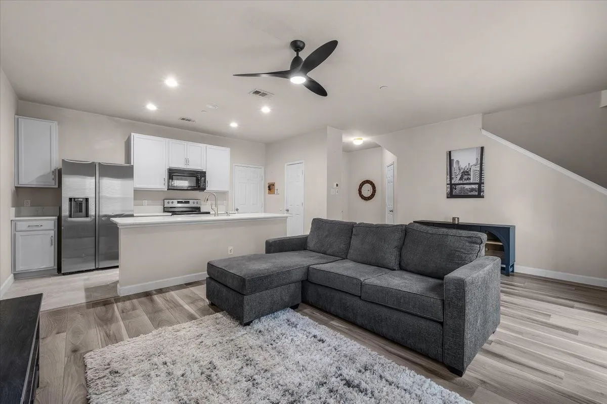 Townhouse For Sale in Collin County , 2200 Oklahoma Avenue, Plano, Texas 75074, 2 Bedroom, 3 Bathroom, Garage spaces, 1,322 Sqft, built in 2009, mls#21351685, Real Estate Agent in Plano, Homes For Sale in Collin county, Homes For Sale in Plano, Realtor in Plano Texas, Real Estate Brokerage Independent Realty Texas, Luminita Cordes Realtor