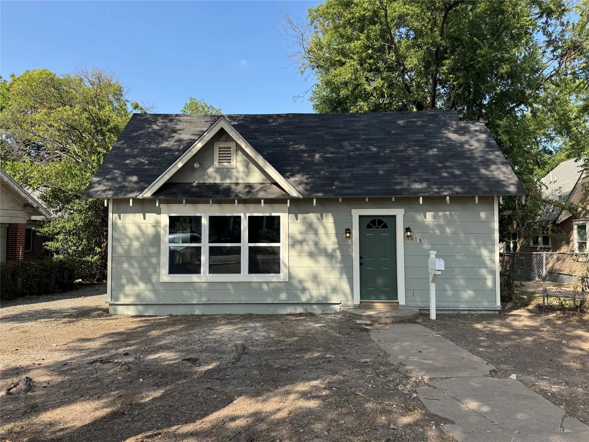 Single Family Residence For Sale in Mc Lennan County , 1613 N 15th Street, Waco, Texas 76707, 3 Bedrooms, 1 Bathroom, Garage spaces, 1,412 Sqft, built in 1920, Price $165,000, mls#21352658, Real Estate Agent in Waco, Homes For Sale in Mc Lennan county, Homes For Sale in Waco, Realtor in Waco Texas, Real Estate Brokerage Independent Realty Texas, Luminita Cordes Realtor