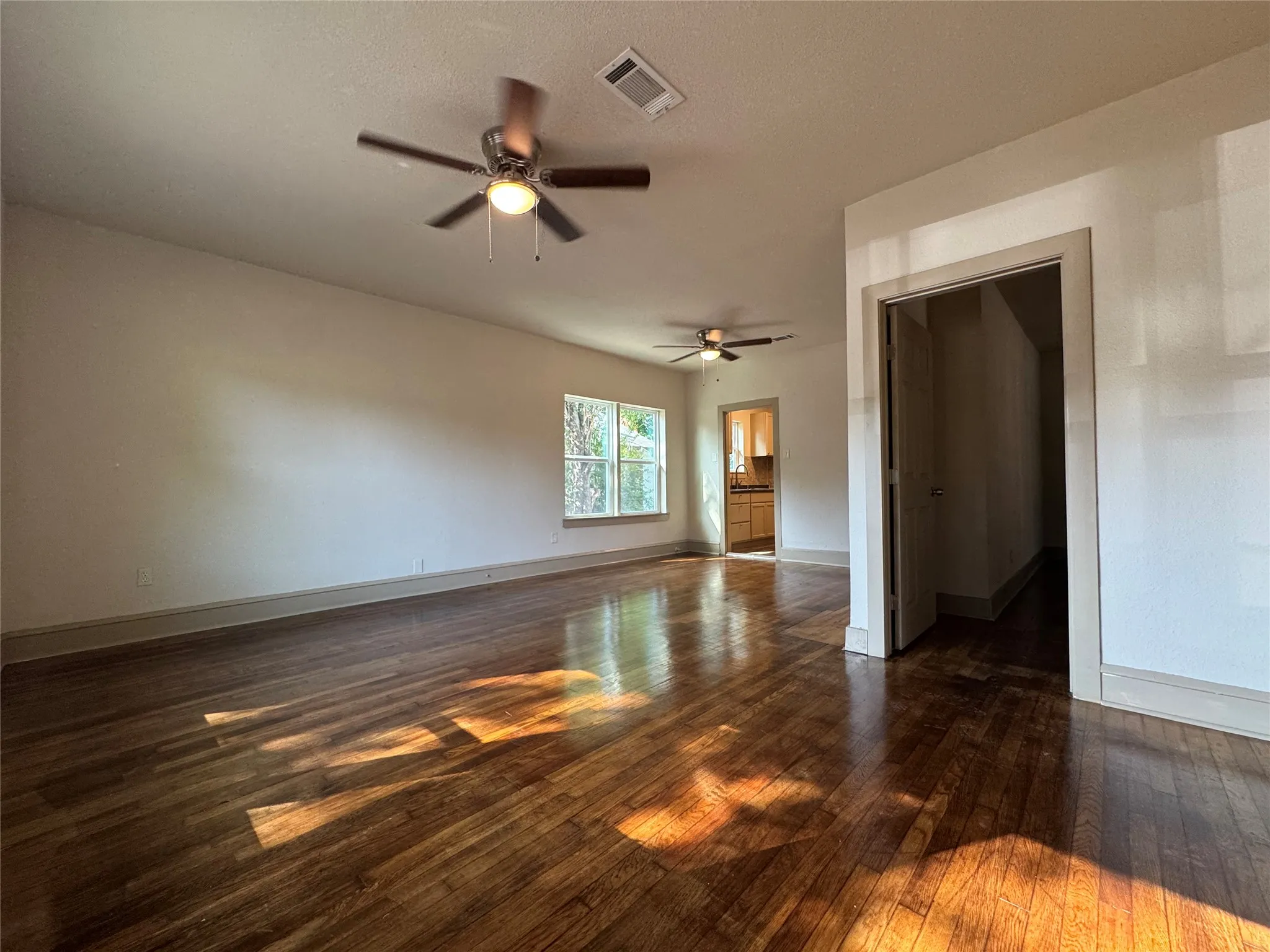 Single Family Residence For Sale in Mc Lennan County , 1613 N 15th Street, Waco, Texas 76707, 3 Bedrooms, 1 Bathroom, Garage spaces, 1,412 Sqft, built in 1920, Price $165,000, mls#21352658, Real Estate Agent in Waco, Homes For Sale in Mc Lennan county, Homes For Sale in Waco, Realtor in Waco Texas, Real Estate Brokerage Independent Realty Texas, Luminita Cordes Realtor