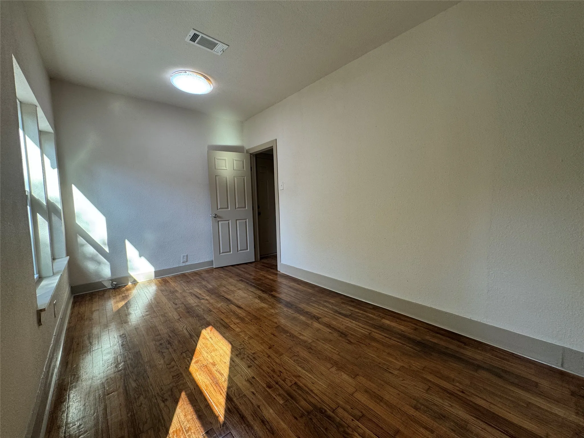 Single Family Residence For Sale in Mc Lennan County , 1613 N 15th Street, Waco, Texas 76707, 3 Bedrooms, 1 Bathroom, Garage spaces, 1,412 Sqft, built in 1920, Price $165,000, mls#21352658, Real Estate Agent in Waco, Homes For Sale in Mc Lennan county, Homes For Sale in Waco, Realtor in Waco Texas, Real Estate Brokerage Independent Realty Texas, Luminita Cordes Realtor