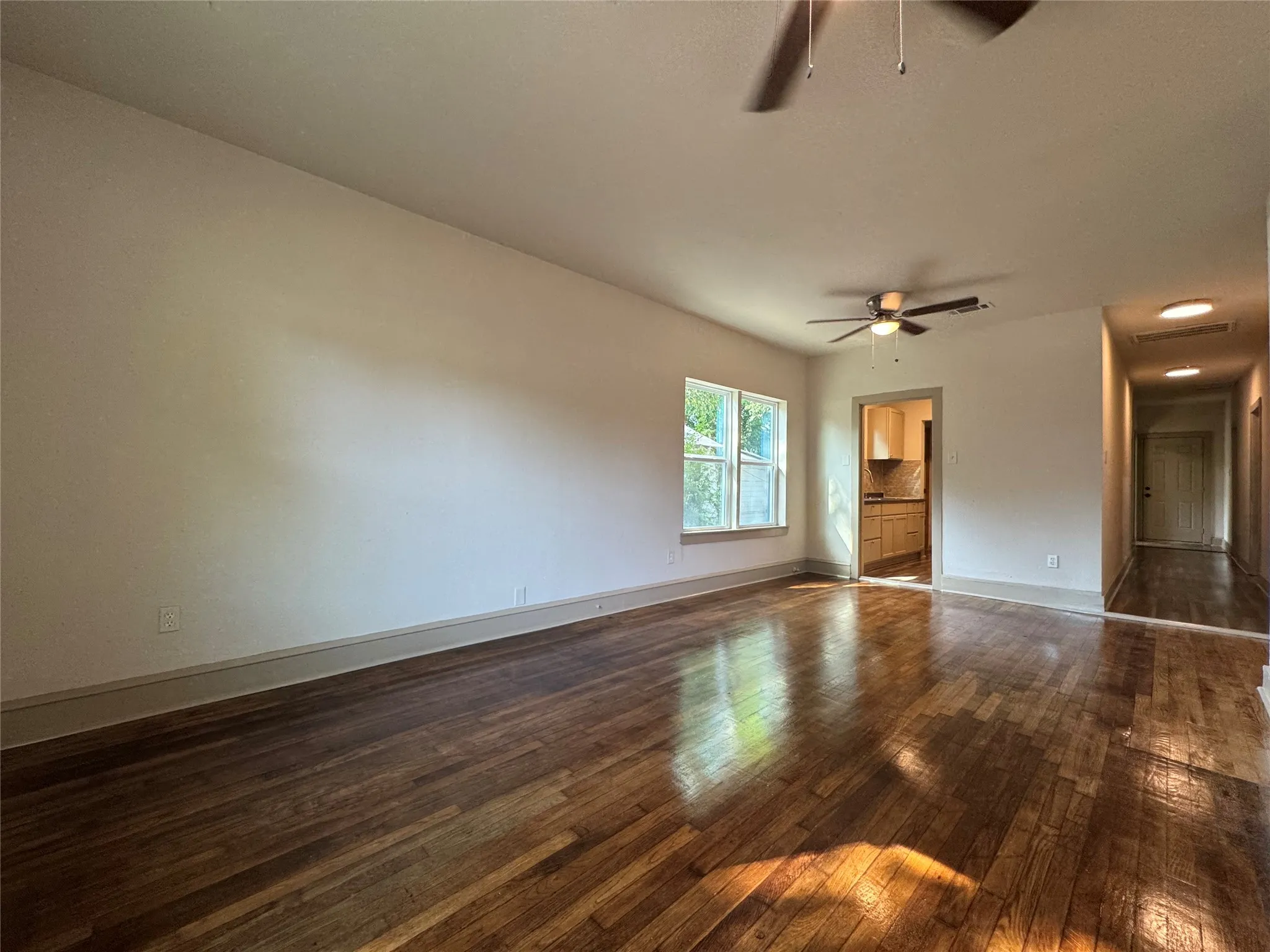Single Family Residence For Sale in Mc Lennan County , 1613 N 15th Street, Waco, Texas 76707, 3 Bedrooms, 1 Bathroom, Garage spaces, 1,412 Sqft, built in 1920, Price $165,000, mls#21352658, Real Estate Agent in Waco, Homes For Sale in Mc Lennan county, Homes For Sale in Waco, Realtor in Waco Texas, Real Estate Brokerage Independent Realty Texas, Luminita Cordes Realtor