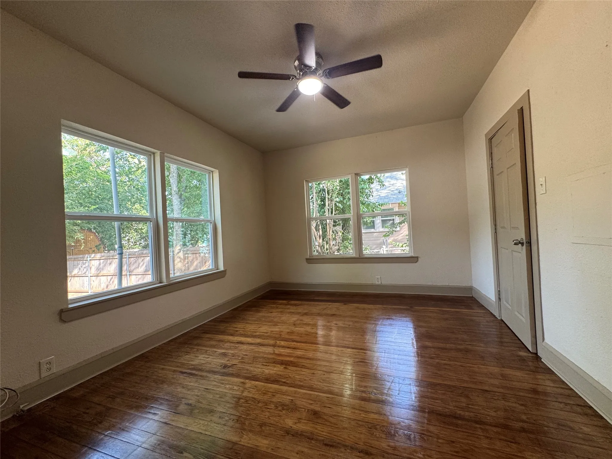 Single Family Residence For Sale in Mc Lennan County , 1613 N 15th Street, Waco, Texas 76707, 3 Bedrooms, 1 Bathroom, Garage spaces, 1,412 Sqft, built in 1920, Price $165,000, mls#21352658, Real Estate Agent in Waco, Homes For Sale in Mc Lennan county, Homes For Sale in Waco, Realtor in Waco Texas, Real Estate Brokerage Independent Realty Texas, Luminita Cordes Realtor