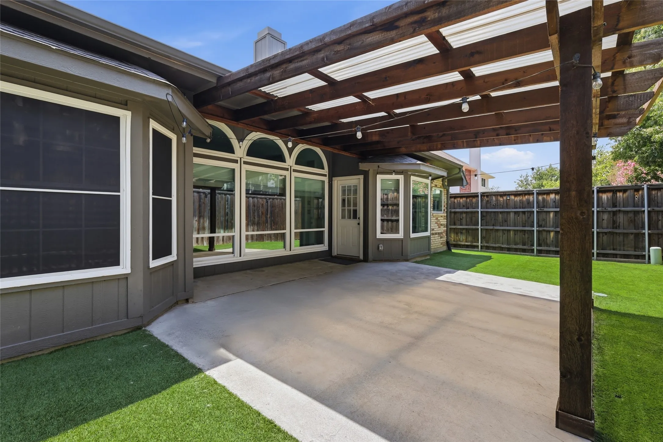 Single Family Residence For Sale in Denton County , 2313 Whitman Lane, Flower Mound, Texas 75028, 4 Bedroom, 2 Bathroom, 2 Garage spaces, 2,320 Sqft, built in 1990, mls#21351019, Real Estate Agent in Flower Mound, Homes For Sale in Denton county, Homes For Sale in Flower Mound, Realtor in Flower Mound Texas, Real Estate Brokerage Independent Realty Texas, Luminita Cordes Realtor