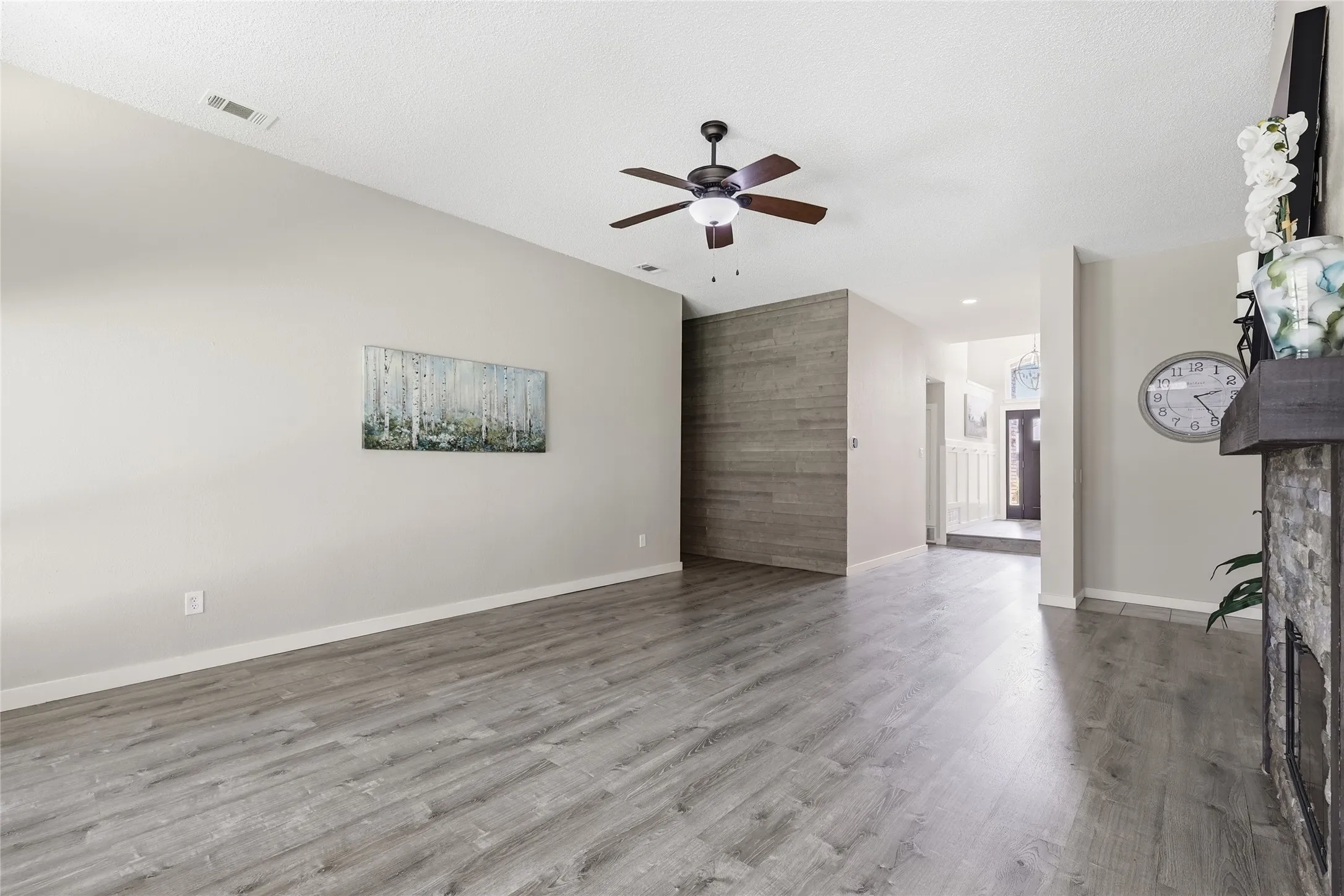 Single Family Residence For Sale in Denton County , 2313 Whitman Lane, Flower Mound, Texas 75028, 4 Bedroom, 2 Bathroom, 2 Garage spaces, 2,320 Sqft, built in 1990, mls#21351019, Real Estate Agent in Flower Mound, Homes For Sale in Denton county, Homes For Sale in Flower Mound, Realtor in Flower Mound Texas, Real Estate Brokerage Independent Realty Texas, Luminita Cordes Realtor