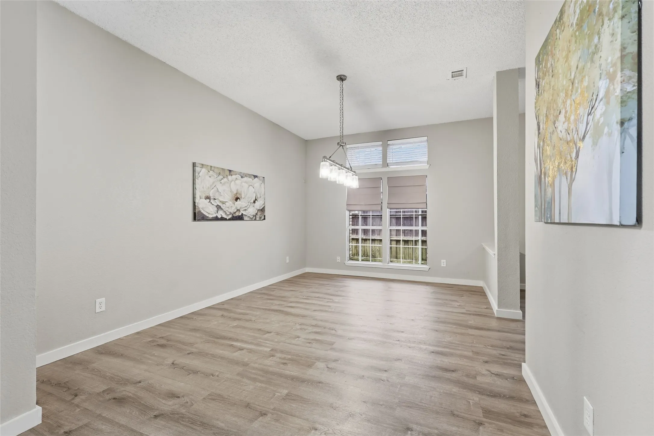 Single Family Residence For Sale in Denton County , 2313 Whitman Lane, Flower Mound, Texas 75028, 4 Bedroom, 2 Bathroom, 2 Garage spaces, 2,320 Sqft, built in 1990, mls#21351019, Real Estate Agent in Flower Mound, Homes For Sale in Denton county, Homes For Sale in Flower Mound, Realtor in Flower Mound Texas, Real Estate Brokerage Independent Realty Texas, Luminita Cordes Realtor