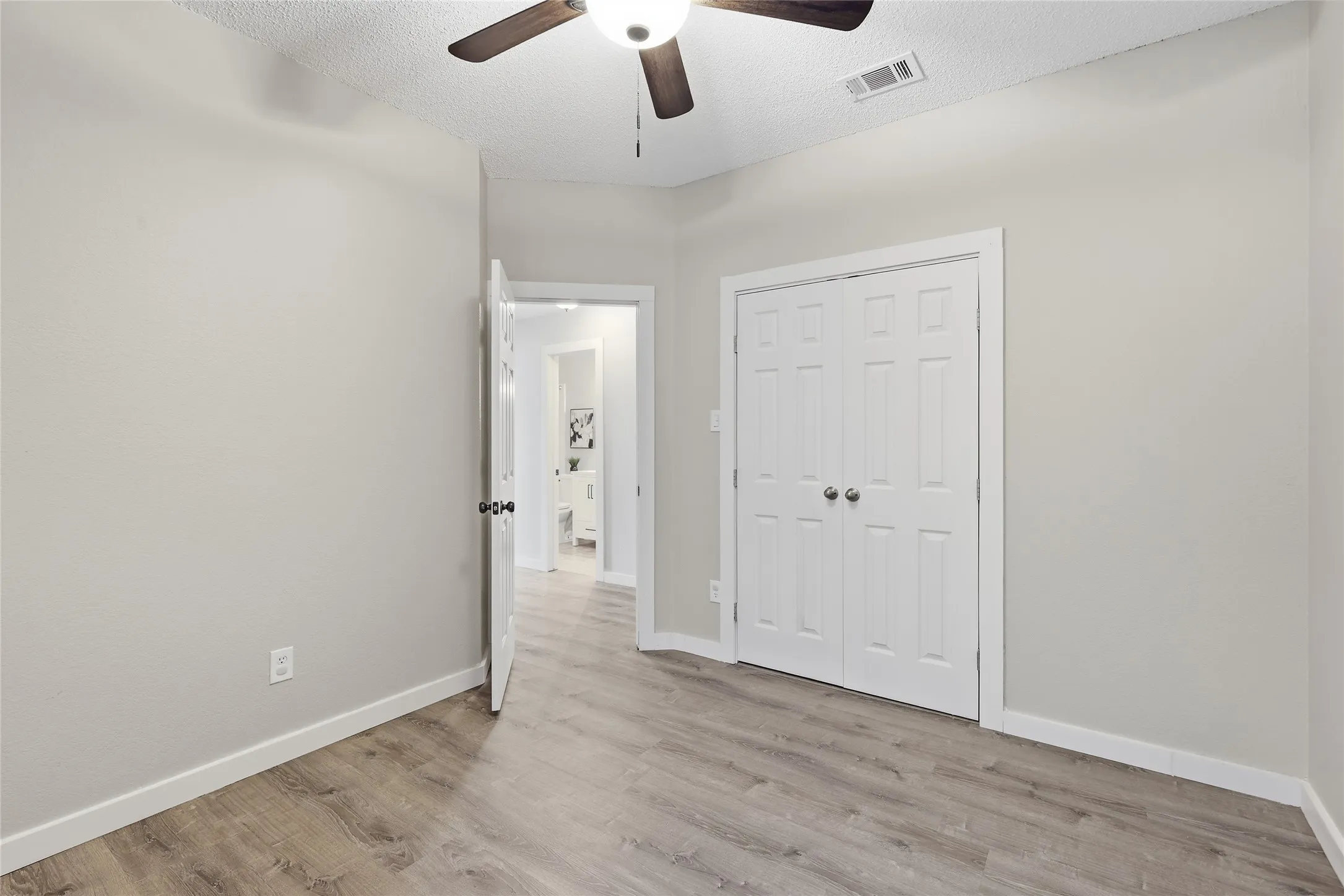 Single Family Residence For Sale in Denton County , 2313 Whitman Lane, Flower Mound, Texas 75028, 4 Bedroom, 2 Bathroom, 2 Garage spaces, 2,320 Sqft, built in 1990, mls#21351019, Real Estate Agent in Flower Mound, Homes For Sale in Denton county, Homes For Sale in Flower Mound, Realtor in Flower Mound Texas, Real Estate Brokerage Independent Realty Texas, Luminita Cordes Realtor