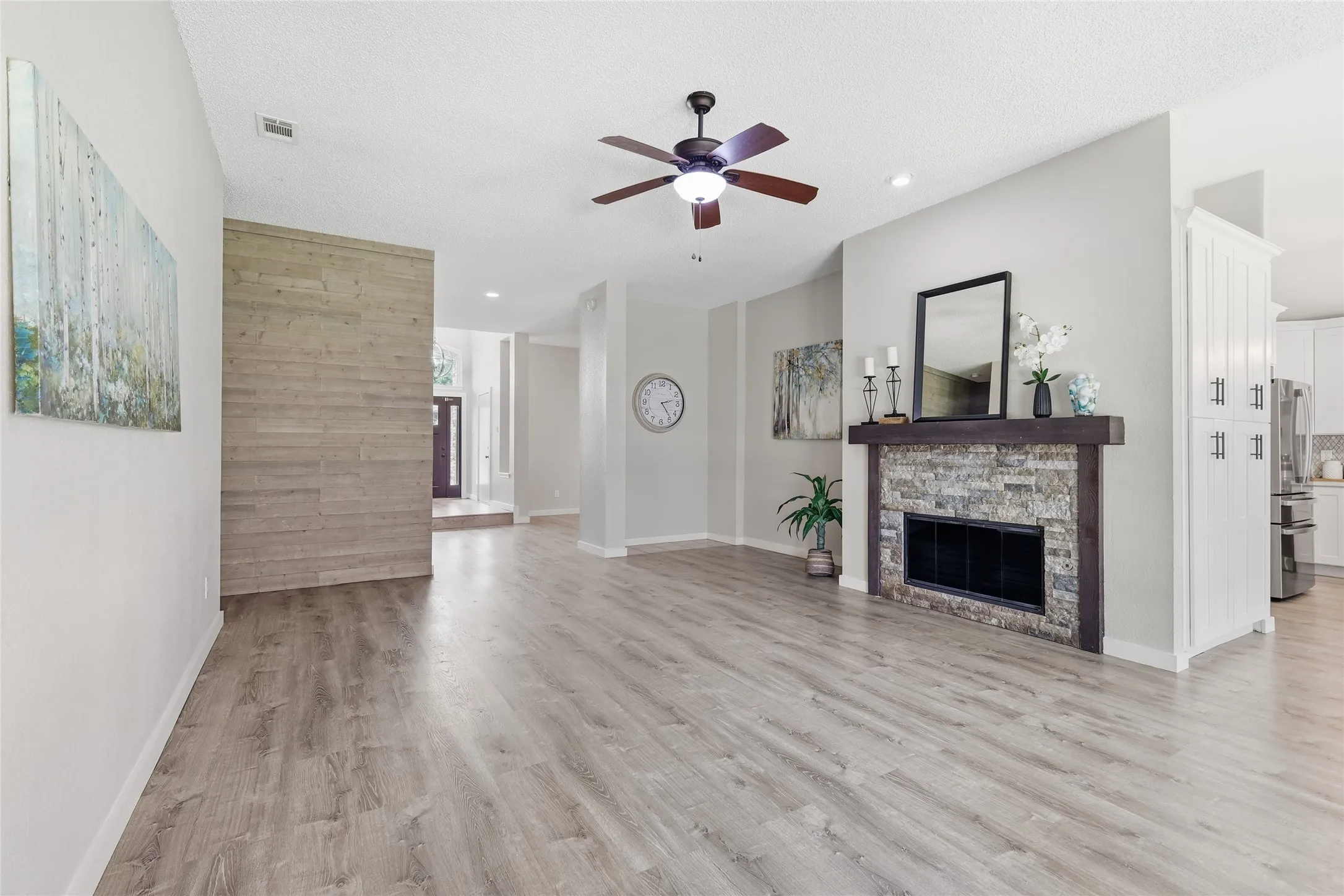 Single Family Residence For Sale in Denton County , 2313 Whitman Lane, Flower Mound, Texas 75028, 4 Bedroom, 2 Bathroom, 2 Garage spaces, 2,320 Sqft, built in 1990, mls#21351019, Real Estate Agent in Flower Mound, Homes For Sale in Denton county, Homes For Sale in Flower Mound, Realtor in Flower Mound Texas, Real Estate Brokerage Independent Realty Texas, Luminita Cordes Realtor