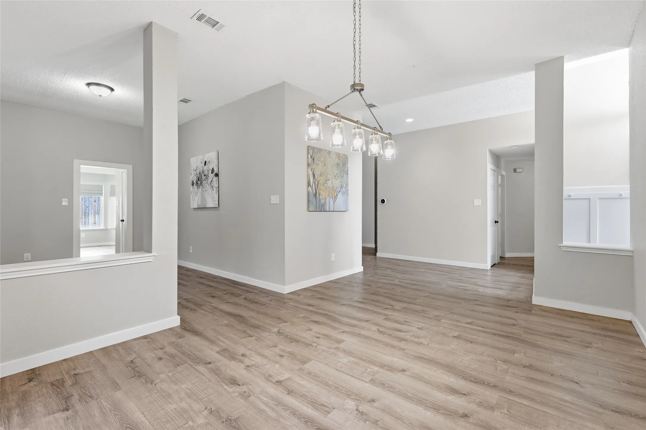 Single Family Residence For Sale in Denton County , 2313 Whitman Lane, Flower Mound, Texas 75028, 4 Bedroom, 2 Bathroom, 2 Garage spaces, 2,320 Sqft, built in 1990, mls#21351019, Real Estate Agent in Flower Mound, Homes For Sale in Denton county, Homes For Sale in Flower Mound, Realtor in Flower Mound Texas, Real Estate Brokerage Independent Realty Texas, Luminita Cordes Realtor