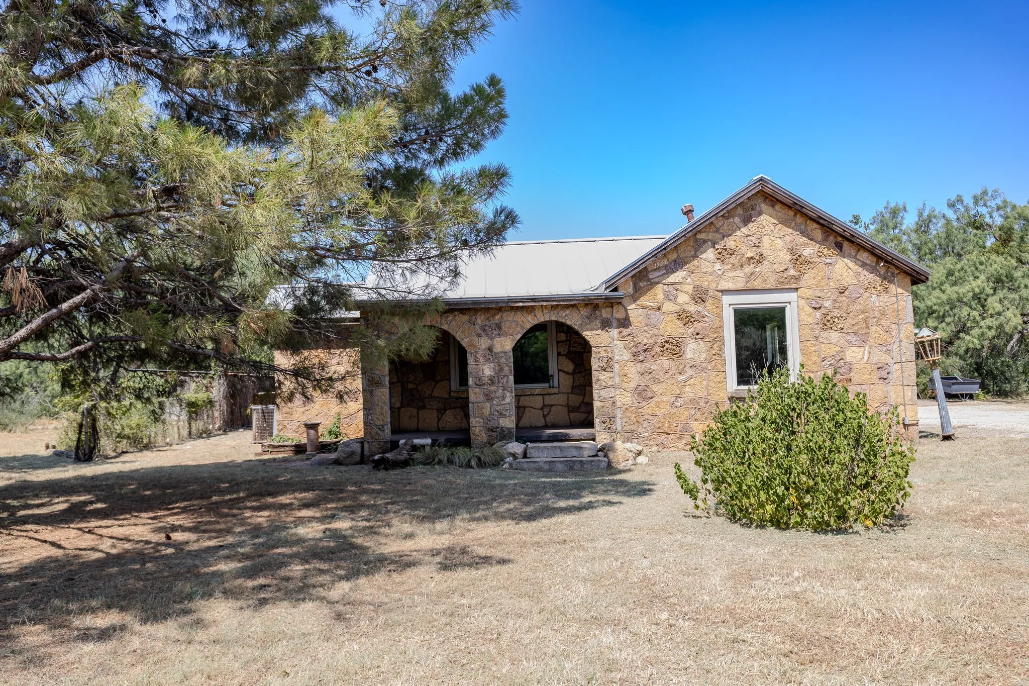Single Family Residence For Sale in Taylor County , 4509 Curry Lane, Abilene, Texas 79606, 2 Bedroom, 2 Bathroom, 2 Garage spaces, 1,104 Sqft, built in 1937, mls#21352671, Real Estate Agent in Abilene, Homes For Sale in Taylor county, Homes For Sale in Abilene, Realtor in Abilene Texas, Real Estate Brokerage Independent Realty Texas, Luminita Cordes Realtor