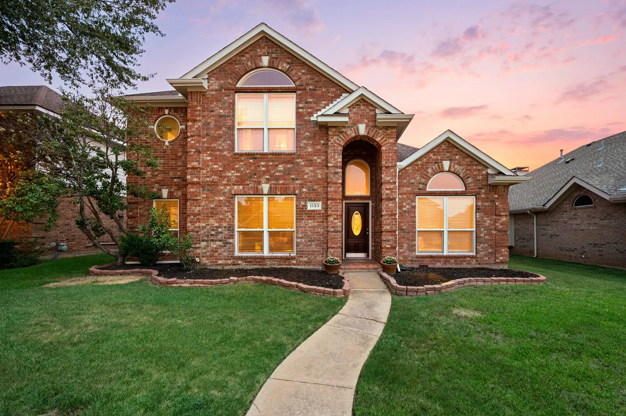 Single Family Residence For Sale in Denton County , 1133 Kelly Lane, Lewisville, Texas 75077, 4 Bedroom, 3 Bathroom, 2 Garage spaces, 2,550 Sqft, built in 1995, mls#21324078, Real Estate Agent in Lewisville, Homes For Sale in Denton county, Homes For Sale in Lewisville, Realtor in Lewisville Texas, Real Estate Brokerage Independent Realty Texas, Luminita Cordes Realtor