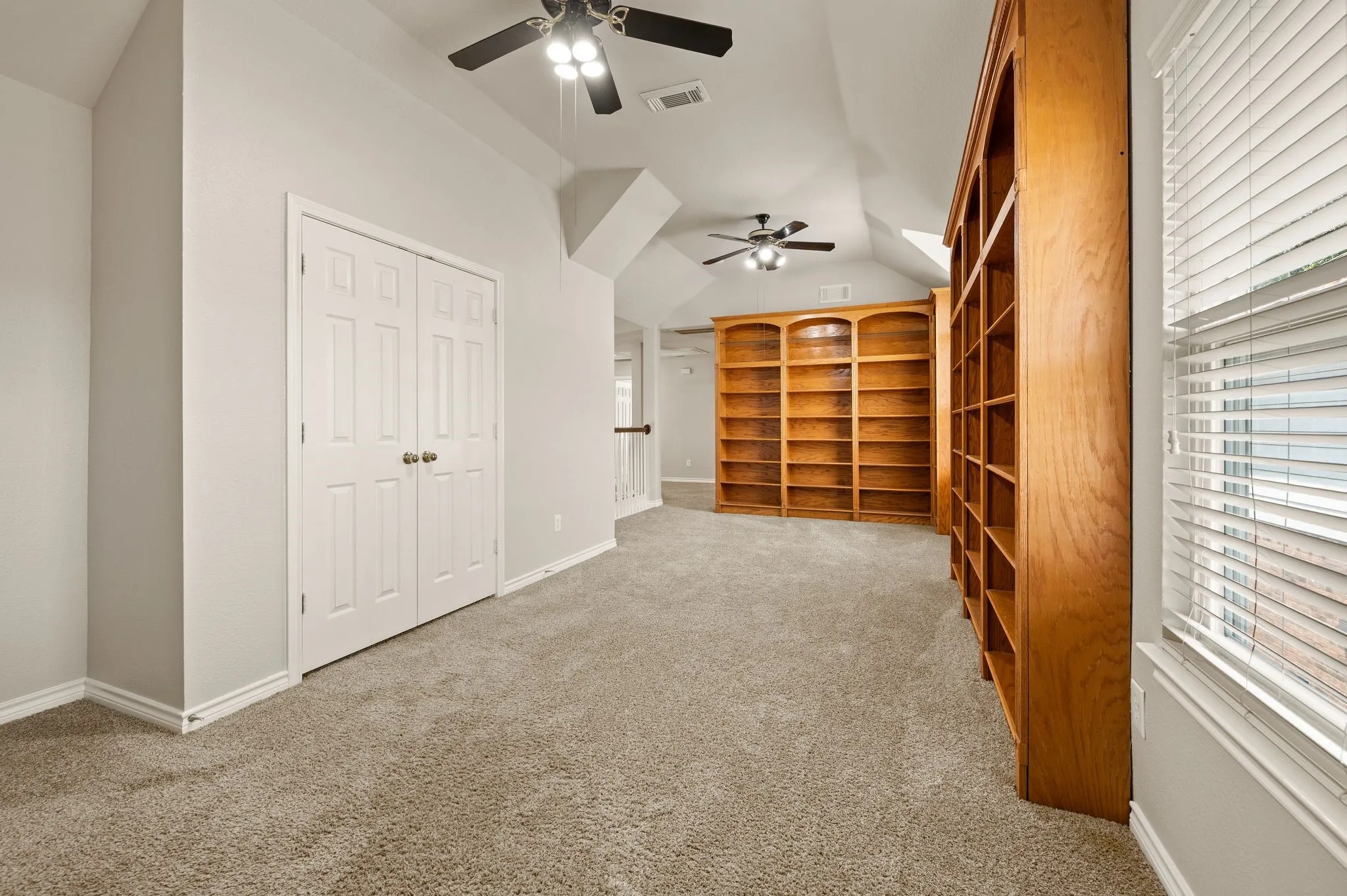 Single Family Residence For Sale in Denton County , 1133 Kelly Lane, Lewisville, Texas 75077, 4 Bedroom, 3 Bathroom, 2 Garage spaces, 2,550 Sqft, built in 1995, mls#21324078, Real Estate Agent in Lewisville, Homes For Sale in Denton county, Homes For Sale in Lewisville, Realtor in Lewisville Texas, Real Estate Brokerage Independent Realty Texas, Luminita Cordes Realtor
