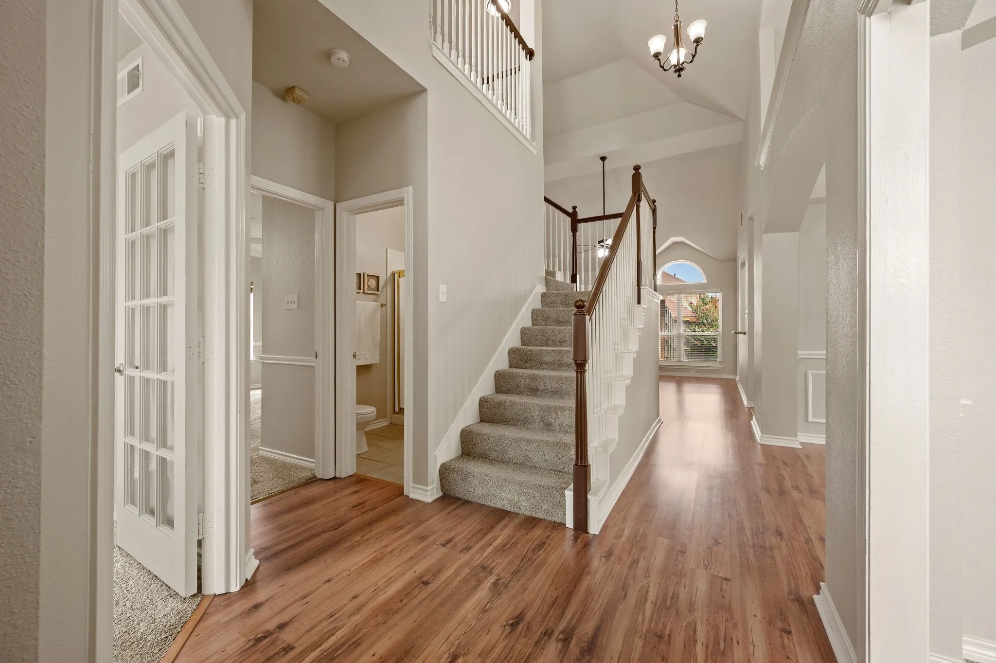 Single Family Residence For Sale in Denton County , 1133 Kelly Lane, Lewisville, Texas 75077, 4 Bedroom, 3 Bathroom, 2 Garage spaces, 2,550 Sqft, built in 1995, mls#21324078, Real Estate Agent in Lewisville, Homes For Sale in Denton county, Homes For Sale in Lewisville, Realtor in Lewisville Texas, Real Estate Brokerage Independent Realty Texas, Luminita Cordes Realtor