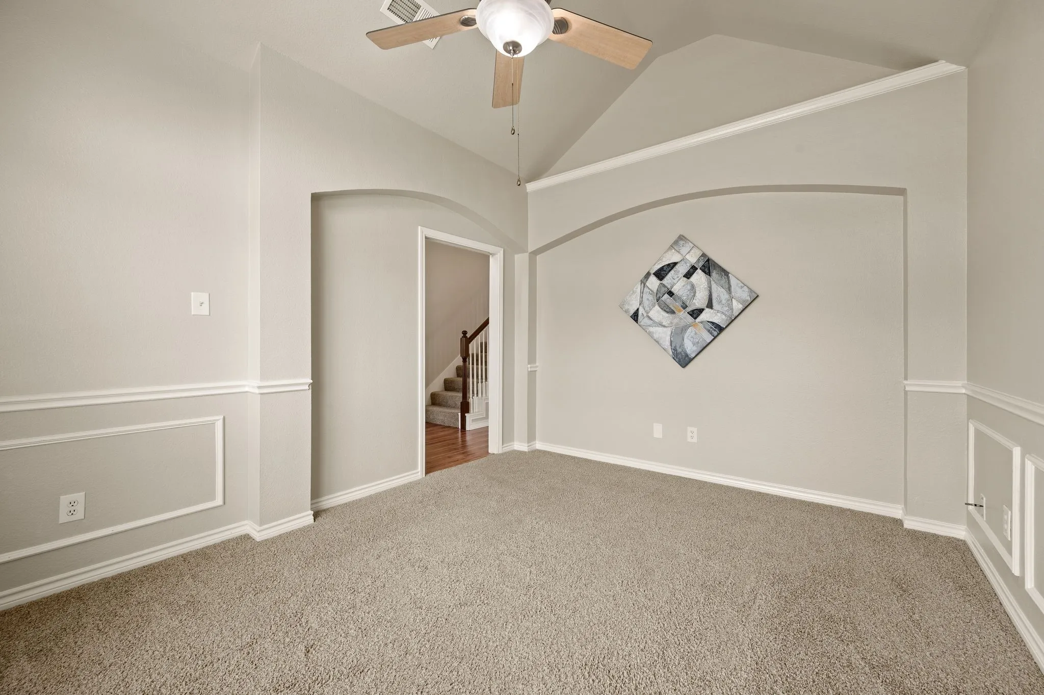 Vaulted ceiling with a ceiling fan and light fixture