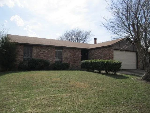 Single Family Residence For Rent in Dallas County , 7130 Hedge Drive, Dallas, Texas 75249, 3 Bedroom, 2 Bathroom, 2 Garage spaces, 1,365 Sqft, built in 1977, mls#21352672, Real Estate Agent in Dallas, Homes For Rent in Dallas county, Homes For Rent in Dallas, Realtor in Dallas Texas, Real Estate Brokerage Independent Realty Texas, Luminita Cordes Realtor