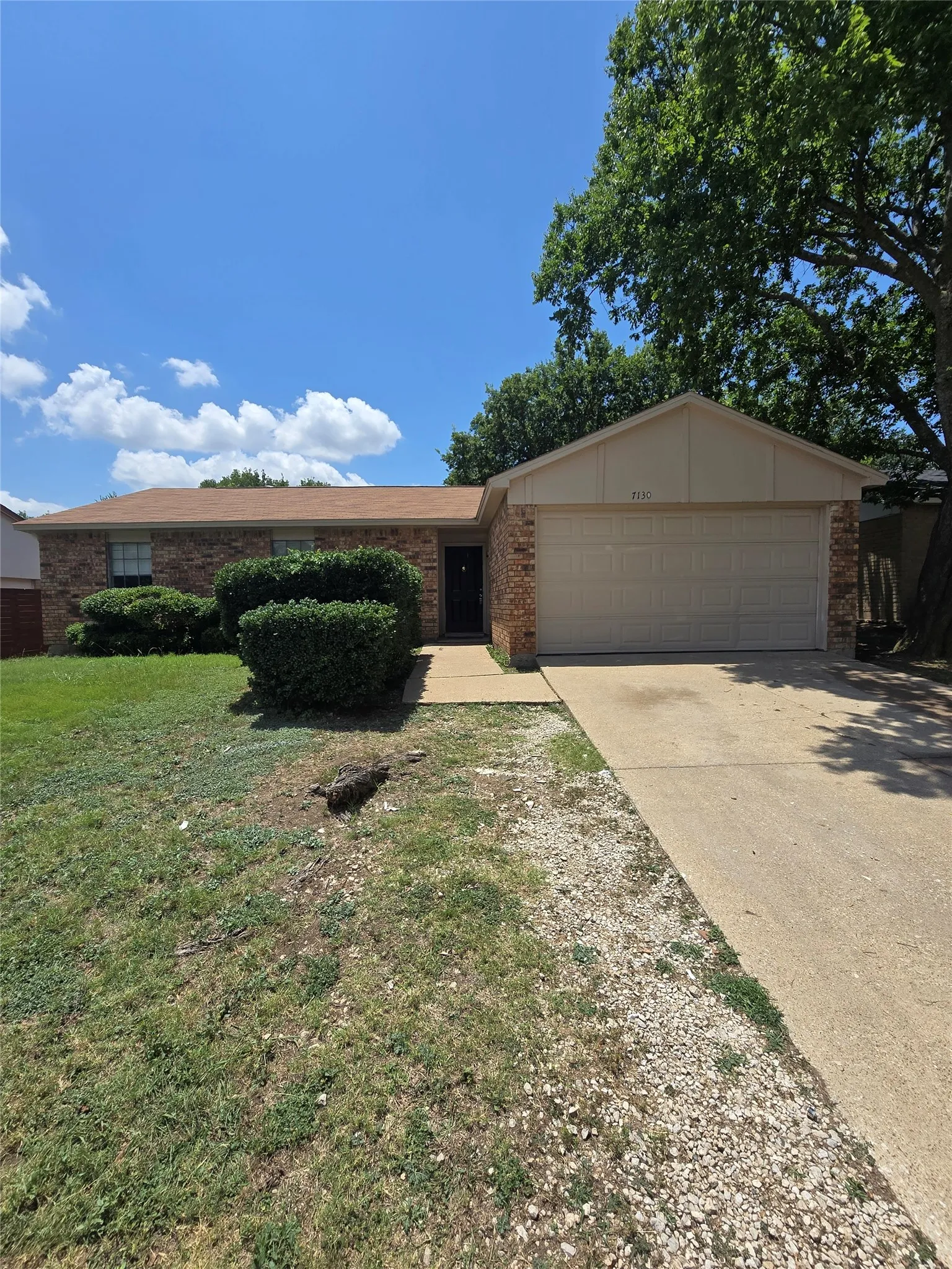 Single Family Residence For Rent in Dallas County , 7130 Hedge Drive, Dallas, Texas 75249, 3 Bedroom, 2 Bathroom, 2 Garage spaces, 1,365 Sqft, built in 1977, mls#21352672, Real Estate Agent in Dallas, Homes For Rent in Dallas county, Homes For Rent in Dallas, Realtor in Dallas Texas, Real Estate Brokerage Independent Realty Texas, Luminita Cordes Realtor