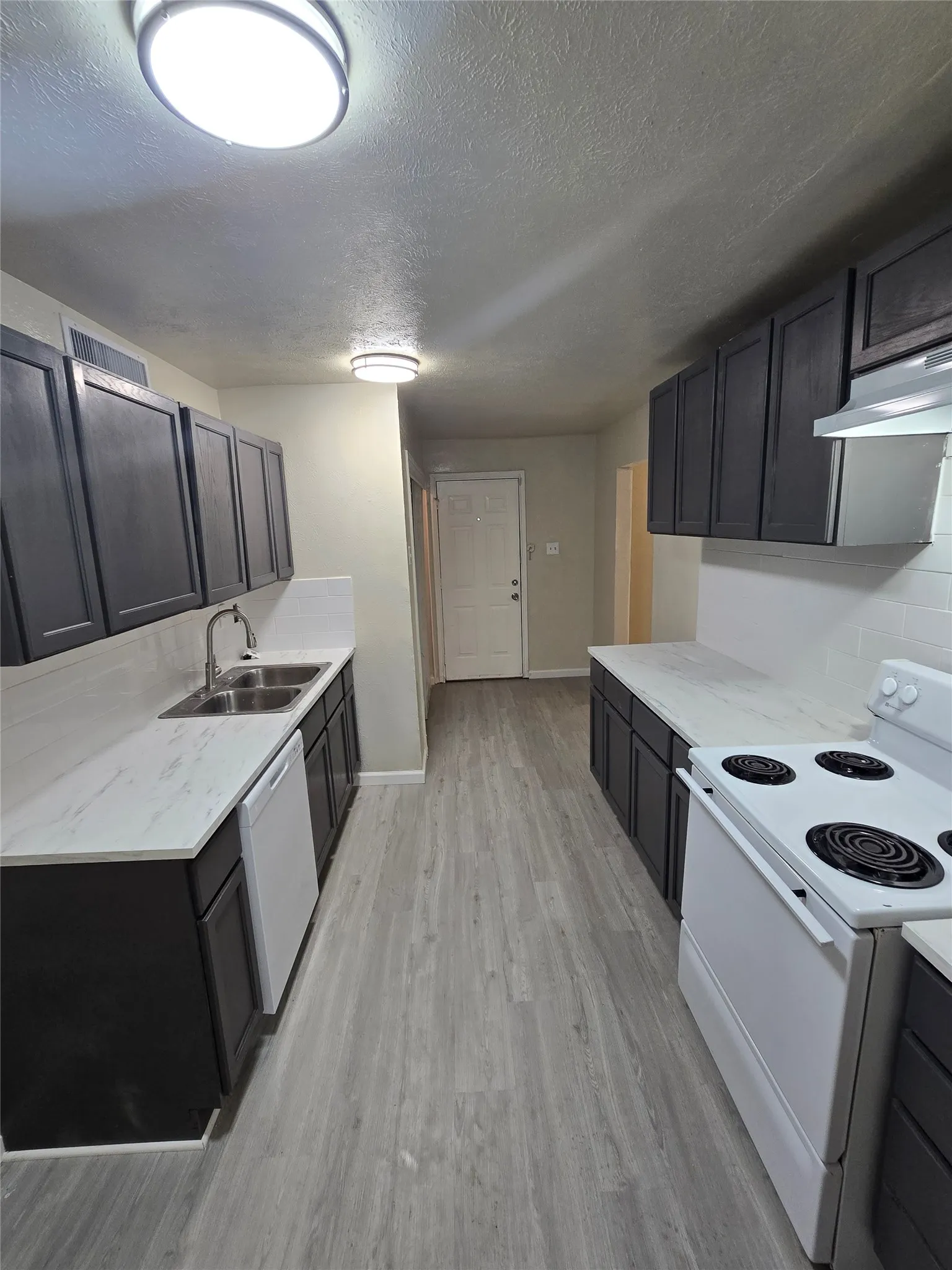 Single Family Residence For Rent in Dallas County , 7130 Hedge Drive, Dallas, Texas 75249, 3 Bedroom, 2 Bathroom, 2 Garage spaces, 1,365 Sqft, built in 1977, mls#21352672, Real Estate Agent in Dallas, Homes For Rent in Dallas county, Homes For Rent in Dallas, Realtor in Dallas Texas, Real Estate Brokerage Independent Realty Texas, Luminita Cordes Realtor