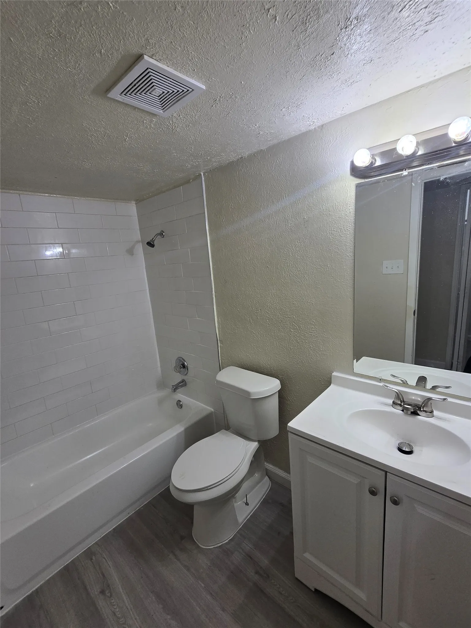 Single Family Residence For Rent in Dallas County , 7130 Hedge Drive, Dallas, Texas 75249, 3 Bedroom, 2 Bathroom, 2 Garage spaces, 1,365 Sqft, built in 1977, mls#21352672, Real Estate Agent in Dallas, Homes For Rent in Dallas county, Homes For Rent in Dallas, Realtor in Dallas Texas, Real Estate Brokerage Independent Realty Texas, Luminita Cordes Realtor