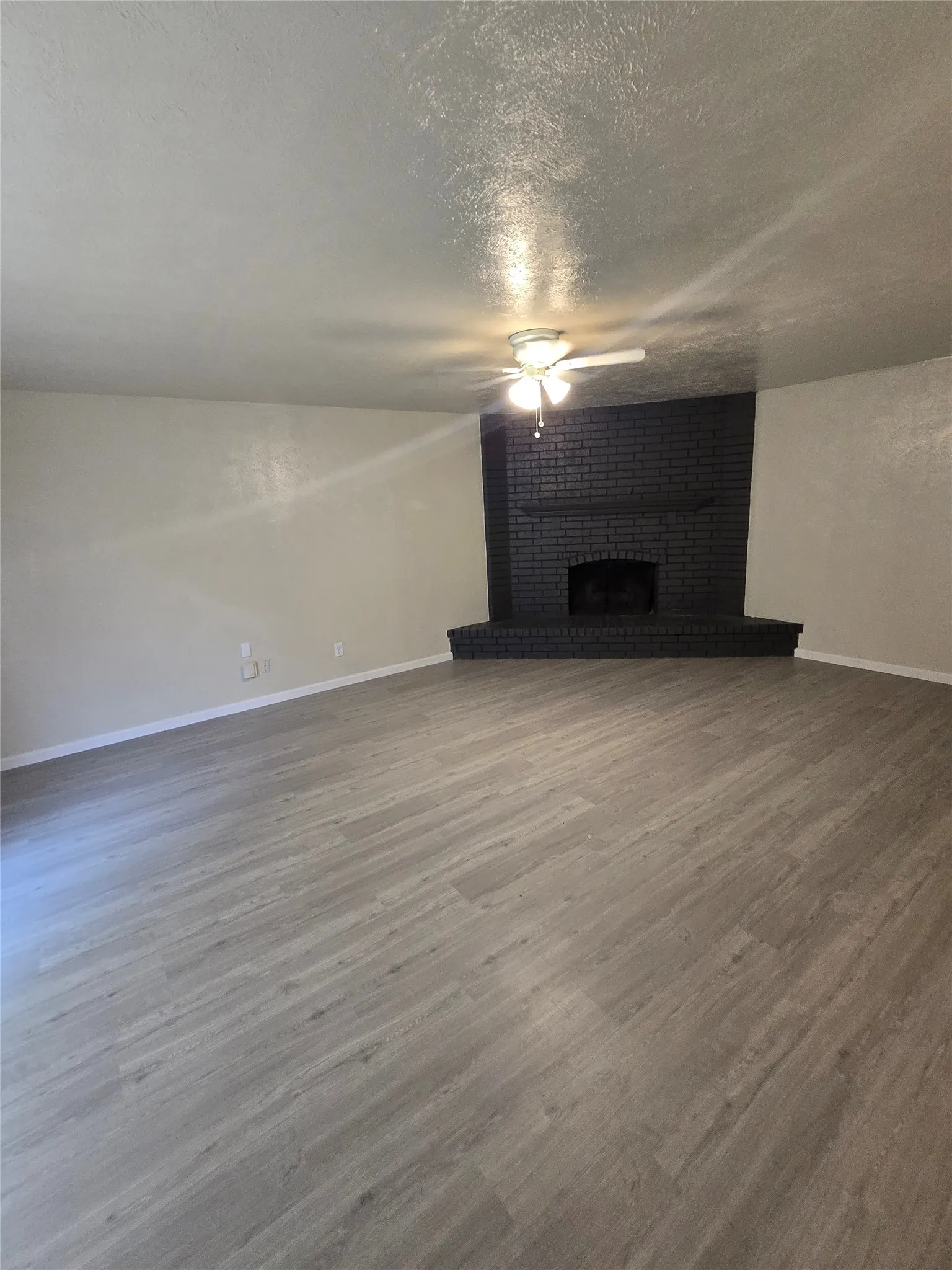 Single Family Residence For Rent in Dallas County , 7130 Hedge Drive, Dallas, Texas 75249, 3 Bedroom, 2 Bathroom, 2 Garage spaces, 1,365 Sqft, built in 1977, mls#21352672, Real Estate Agent in Dallas, Homes For Rent in Dallas county, Homes For Rent in Dallas, Realtor in Dallas Texas, Real Estate Brokerage Independent Realty Texas, Luminita Cordes Realtor