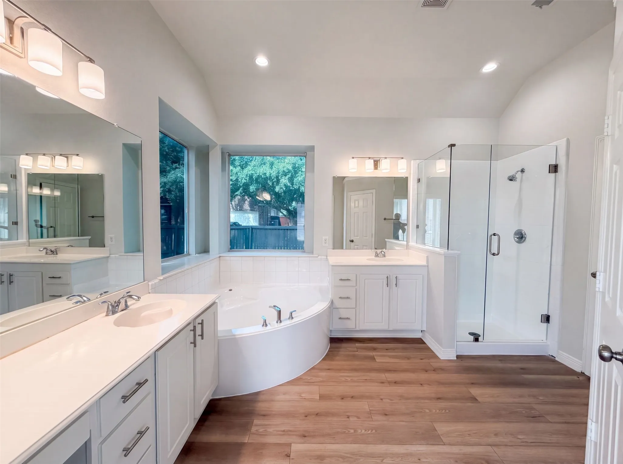 Single Family Residence For Sale in Denton County , 1221 Old Oak Trail, Flower Mound, Texas 75028, 4 Bedroom, 3 Bathroom, 2 Garage spaces, 2,630 Sqft, built in 1999, mls#21352669, Real Estate Agent in Flower Mound, Homes For Sale in Denton county, Homes For Sale in Flower Mound, Realtor in Flower Mound Texas, Real Estate Brokerage Independent Realty Texas, Luminita Cordes Realtor