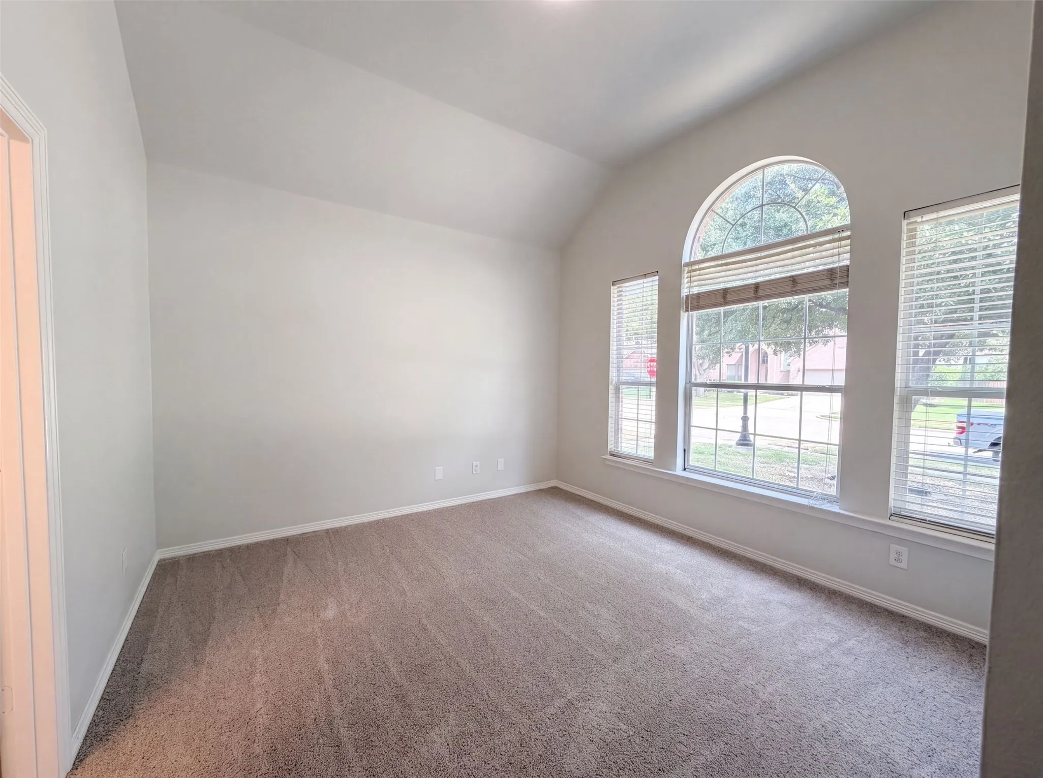Single Family Residence For Sale in Denton County , 1221 Old Oak Trail, Flower Mound, Texas 75028, 4 Bedroom, 3 Bathroom, 2 Garage spaces, 2,630 Sqft, built in 1999, mls#21352669, Real Estate Agent in Flower Mound, Homes For Sale in Denton county, Homes For Sale in Flower Mound, Realtor in Flower Mound Texas, Real Estate Brokerage Independent Realty Texas, Luminita Cordes Realtor