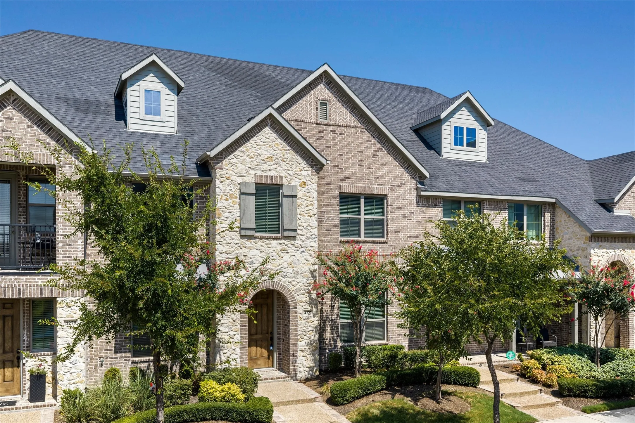 Townhouse For Sale in Tarrant County , 4277 Snow Goose Trail, Arlington, Texas 76005, 3 Bedroom, 3 Bathroom, 2 Garage spaces, 1,690 Sqft, built in 2018, mls#21350213, Real Estate Agent in Arlington, Homes For Sale in Tarrant county, Homes For Sale in Arlington, Realtor in Arlington Texas, Real Estate Brokerage Independent Realty Texas, Luminita Cordes Realtor