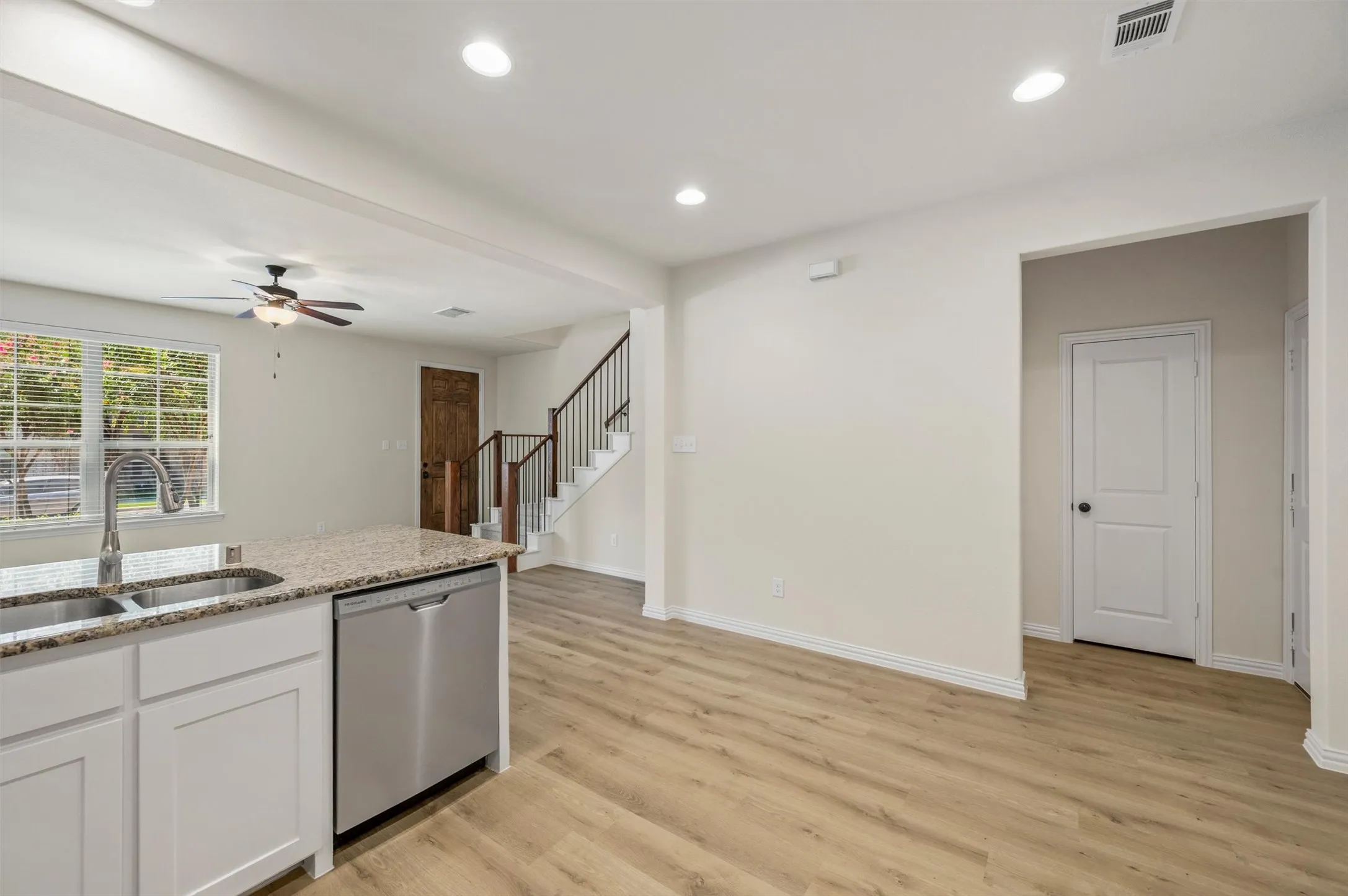 Townhouse For Sale in Tarrant County , 4277 Snow Goose Trail, Arlington, Texas 76005, 3 Bedroom, 3 Bathroom, 2 Garage spaces, 1,690 Sqft, built in 2018, mls#21350213, Real Estate Agent in Arlington, Homes For Sale in Tarrant county, Homes For Sale in Arlington, Realtor in Arlington Texas, Real Estate Brokerage Independent Realty Texas, Luminita Cordes Realtor