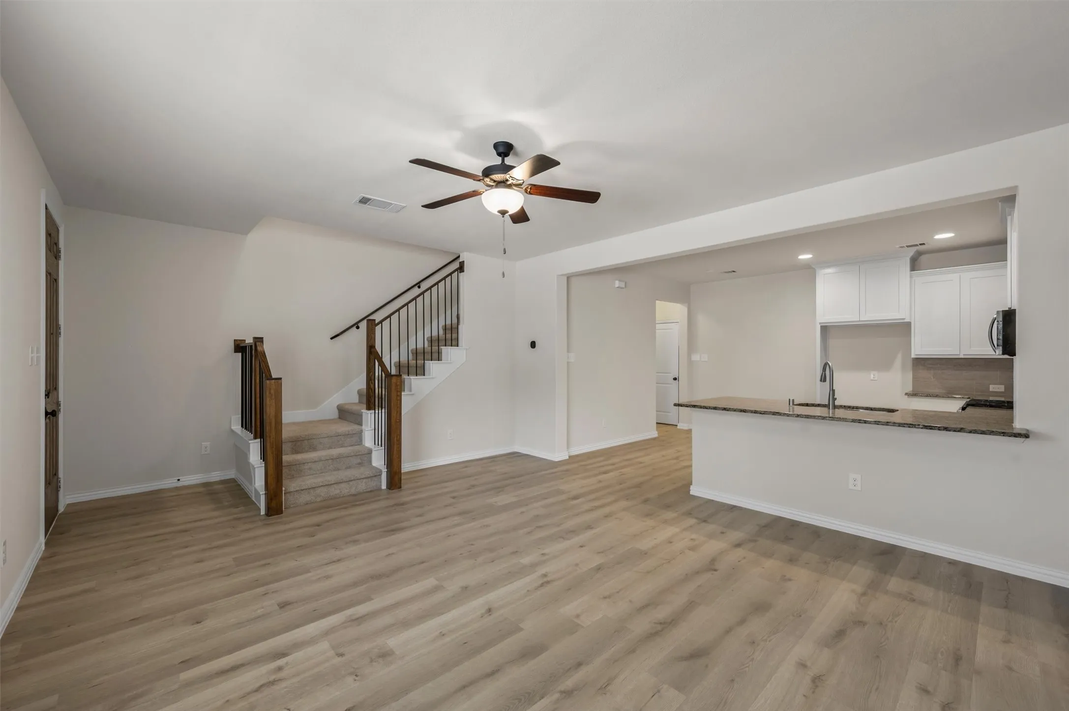 Townhouse For Sale in Tarrant County , 4277 Snow Goose Trail, Arlington, Texas 76005, 3 Bedroom, 3 Bathroom, 2 Garage spaces, 1,690 Sqft, built in 2018, mls#21350213, Real Estate Agent in Arlington, Homes For Sale in Tarrant county, Homes For Sale in Arlington, Realtor in Arlington Texas, Real Estate Brokerage Independent Realty Texas, Luminita Cordes Realtor