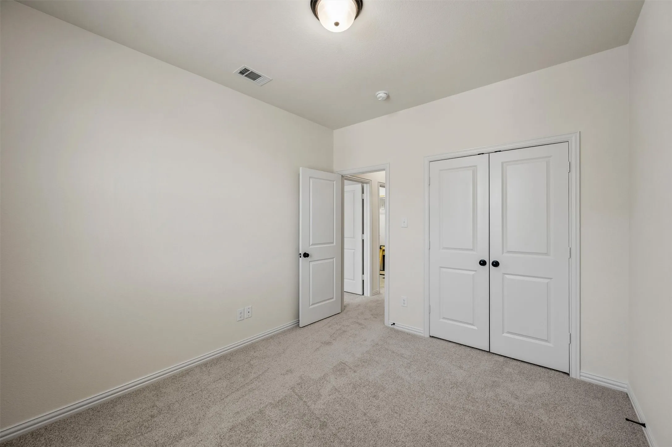 Townhouse For Sale in Tarrant County , 4277 Snow Goose Trail, Arlington, Texas 76005, 3 Bedroom, 3 Bathroom, 2 Garage spaces, 1,690 Sqft, built in 2018, mls#21350213, Real Estate Agent in Arlington, Homes For Sale in Tarrant county, Homes For Sale in Arlington, Realtor in Arlington Texas, Real Estate Brokerage Independent Realty Texas, Luminita Cordes Realtor