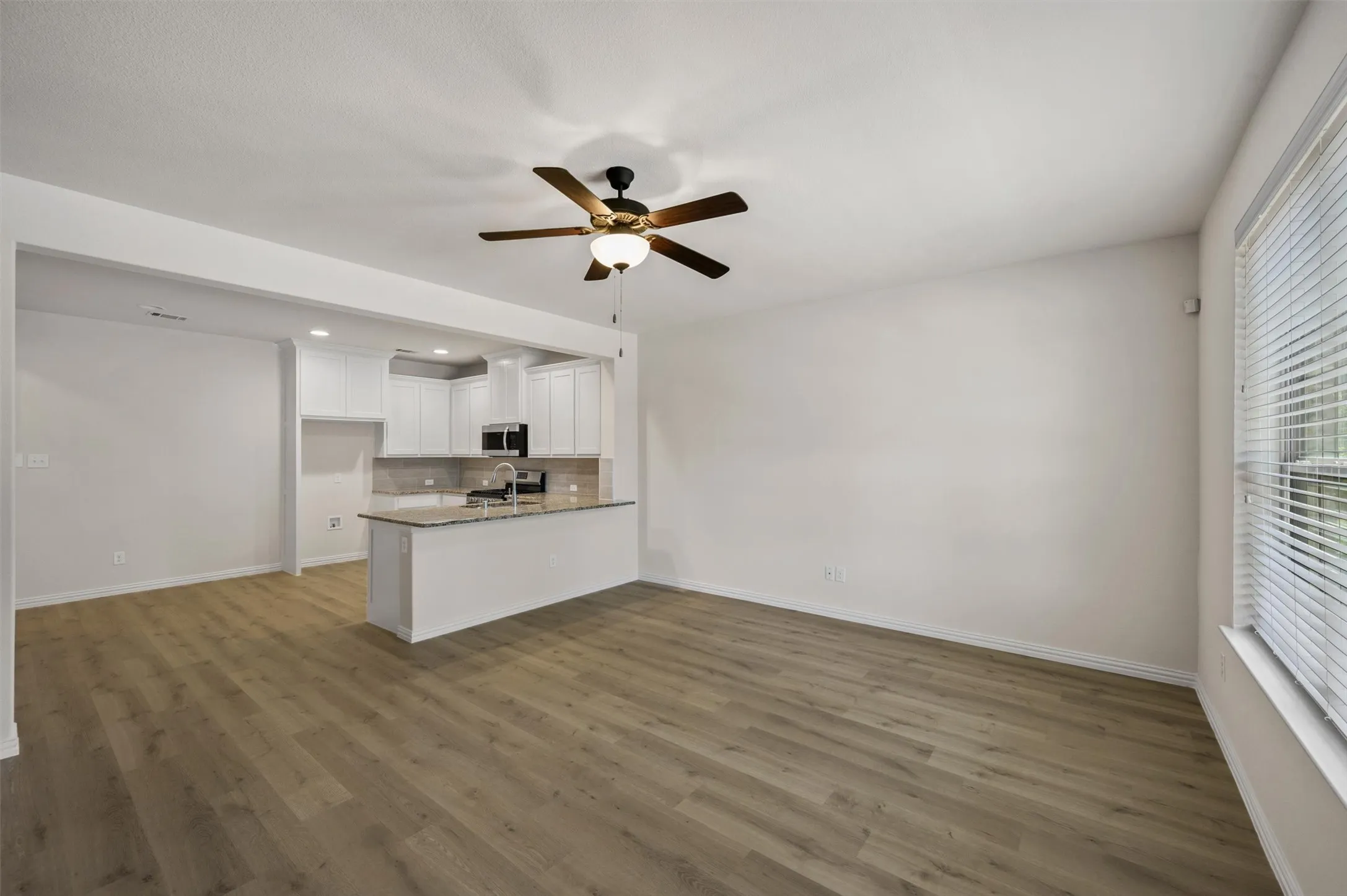 Townhouse For Sale in Tarrant County , 4277 Snow Goose Trail, Arlington, Texas 76005, 3 Bedroom, 3 Bathroom, 2 Garage spaces, 1,690 Sqft, built in 2018, mls#21350213, Real Estate Agent in Arlington, Homes For Sale in Tarrant county, Homes For Sale in Arlington, Realtor in Arlington Texas, Real Estate Brokerage Independent Realty Texas, Luminita Cordes Realtor