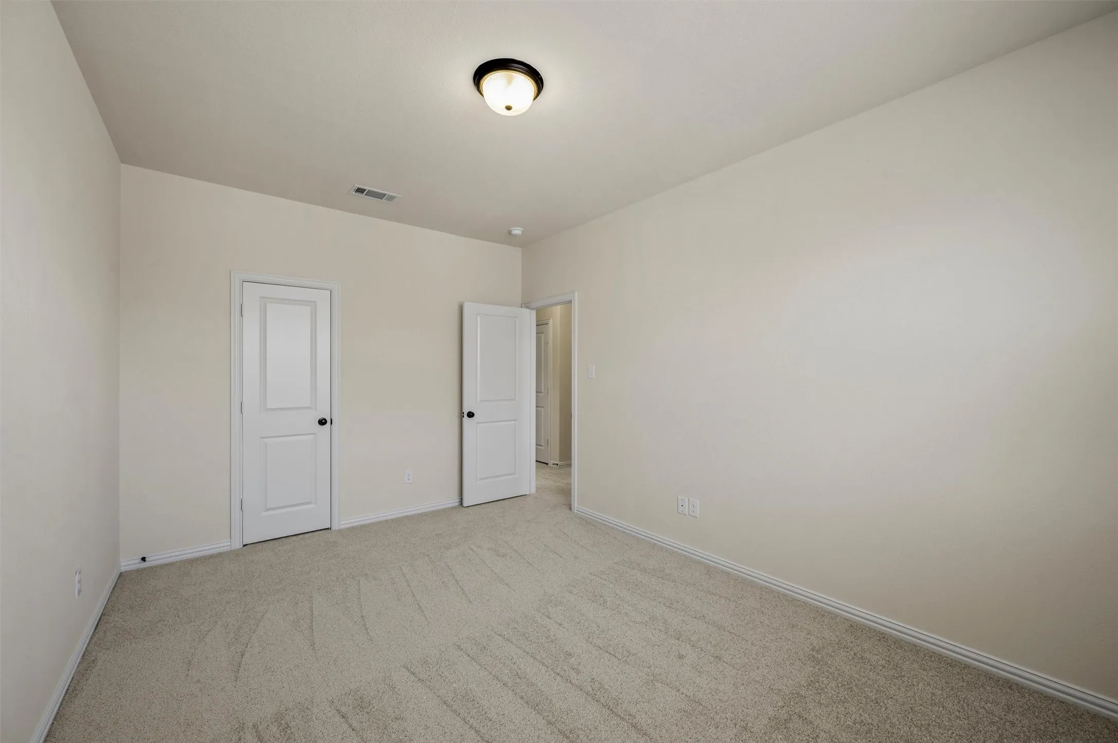 Townhouse For Sale in Tarrant County , 4277 Snow Goose Trail, Arlington, Texas 76005, 3 Bedroom, 3 Bathroom, 2 Garage spaces, 1,690 Sqft, built in 2018, mls#21350213, Real Estate Agent in Arlington, Homes For Sale in Tarrant county, Homes For Sale in Arlington, Realtor in Arlington Texas, Real Estate Brokerage Independent Realty Texas, Luminita Cordes Realtor