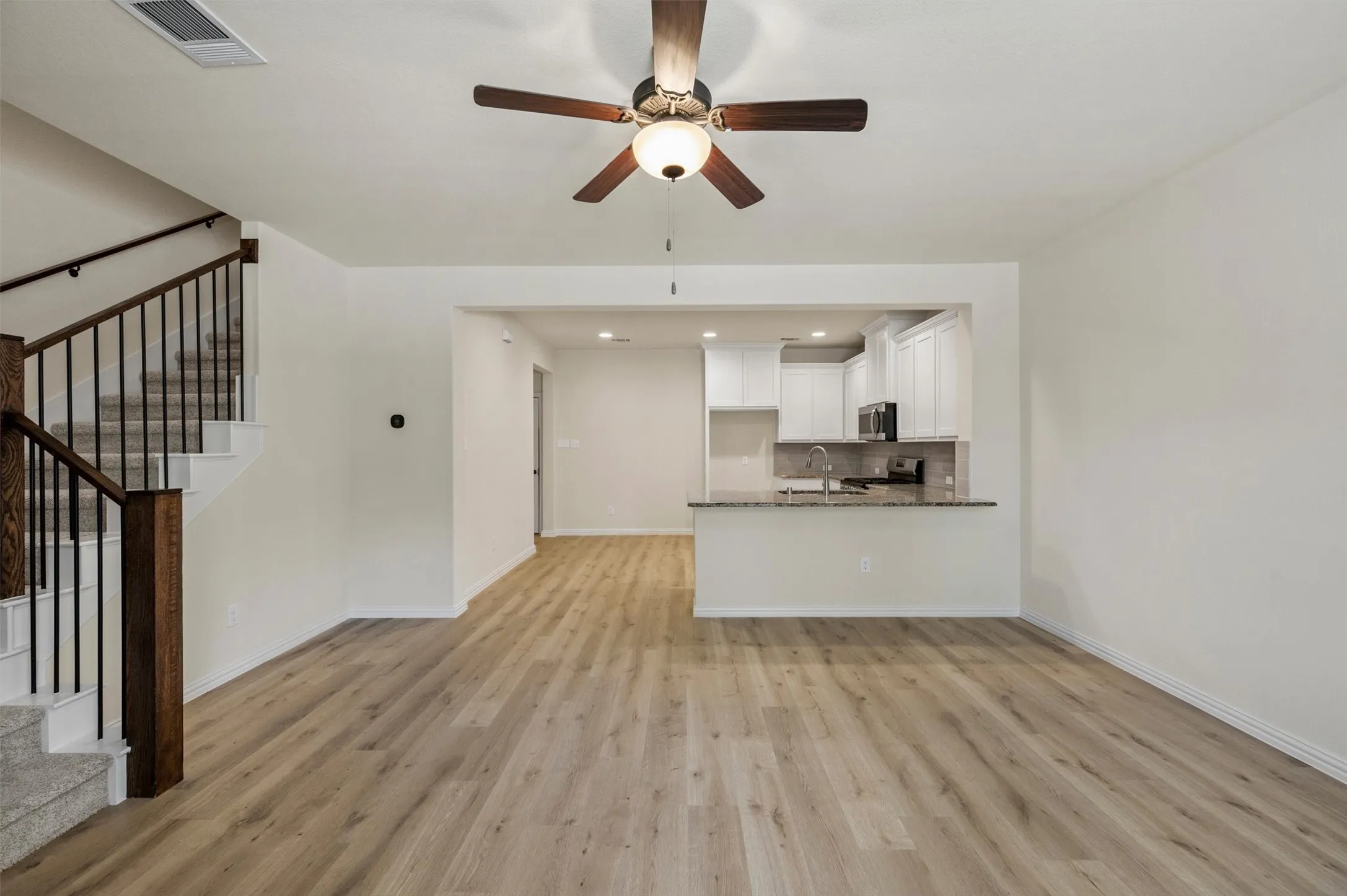 Townhouse For Sale in Tarrant County , 4277 Snow Goose Trail, Arlington, Texas 76005, 3 Bedroom, 3 Bathroom, 2 Garage spaces, 1,690 Sqft, built in 2018, mls#21350213, Real Estate Agent in Arlington, Homes For Sale in Tarrant county, Homes For Sale in Arlington, Realtor in Arlington Texas, Real Estate Brokerage Independent Realty Texas, Luminita Cordes Realtor
