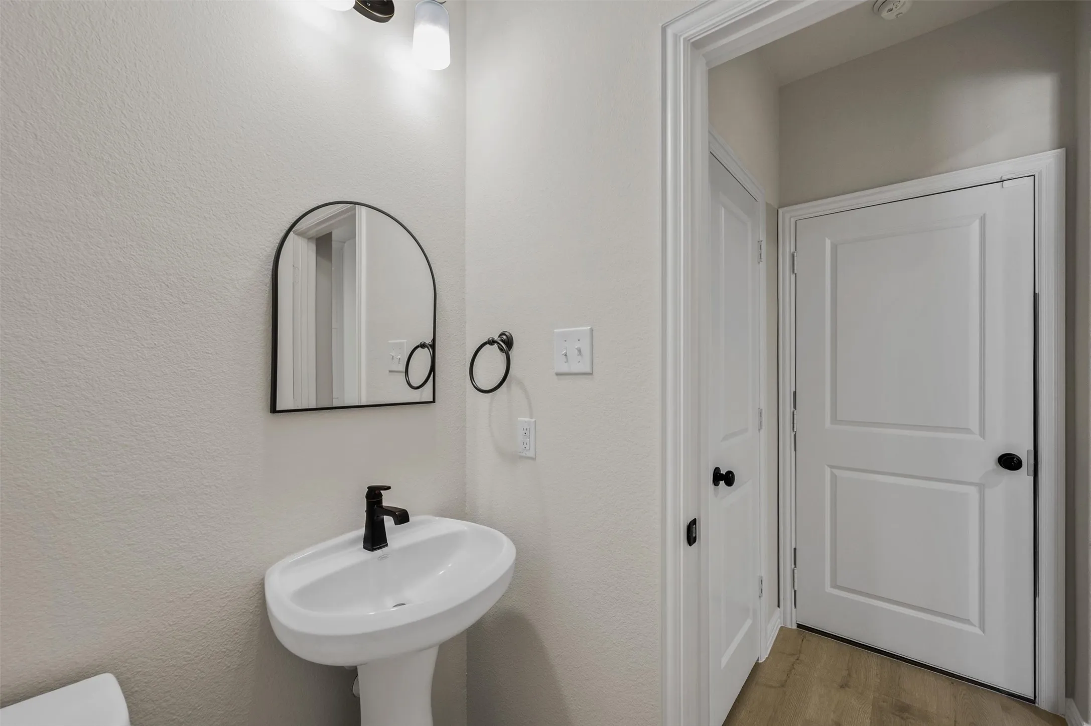 Townhouse For Sale in Tarrant County , 4277 Snow Goose Trail, Arlington, Texas 76005, 3 Bedroom, 3 Bathroom, 2 Garage spaces, 1,690 Sqft, built in 2018, mls#21350213, Real Estate Agent in Arlington, Homes For Sale in Tarrant county, Homes For Sale in Arlington, Realtor in Arlington Texas, Real Estate Brokerage Independent Realty Texas, Luminita Cordes Realtor