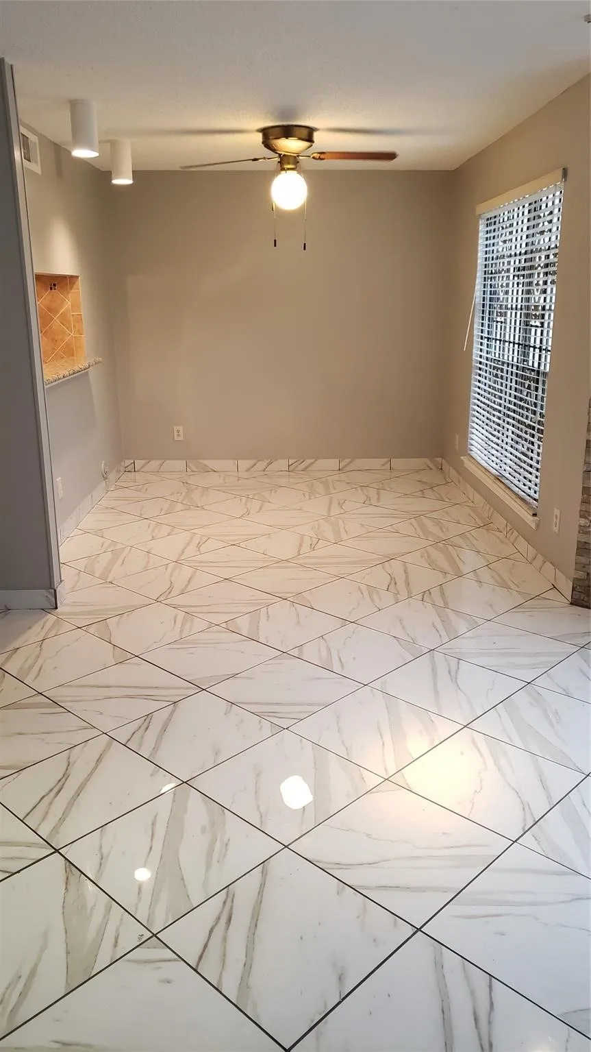 Condominium For Rent in Dallas County , 11311 Audelia Road 175, Dallas, Texas 75243, 2 Bedroom, 3 Bathroom, Garage spaces, 1,054 Sqft, built in 1981, mls#21348293, Real Estate Agent in Dallas, Homes For Rent in Dallas county, Homes For Rent in Dallas, Realtor in Dallas Texas, Real Estate Brokerage Independent Realty Texas, Luminita Cordes Realtor