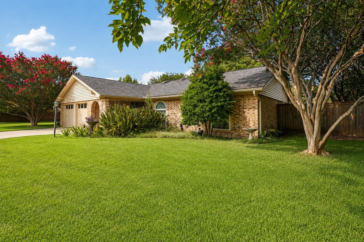 Single Family Residence For Sale in Tarrant County , 6408 San Juan Avenue, Fort Worth, Texas 76133, 3 Bedroom, 2 Bathroom, 2 Garage spaces, 1,831 Sqft, built in 1974, mls#21352635, Real Estate Agent in Fort Worth, Homes For Sale in Tarrant county, Homes For Sale in Fort Worth, Realtor in Fort Worth Texas, Real Estate Brokerage Independent Realty Texas, Luminita Cordes Realtor