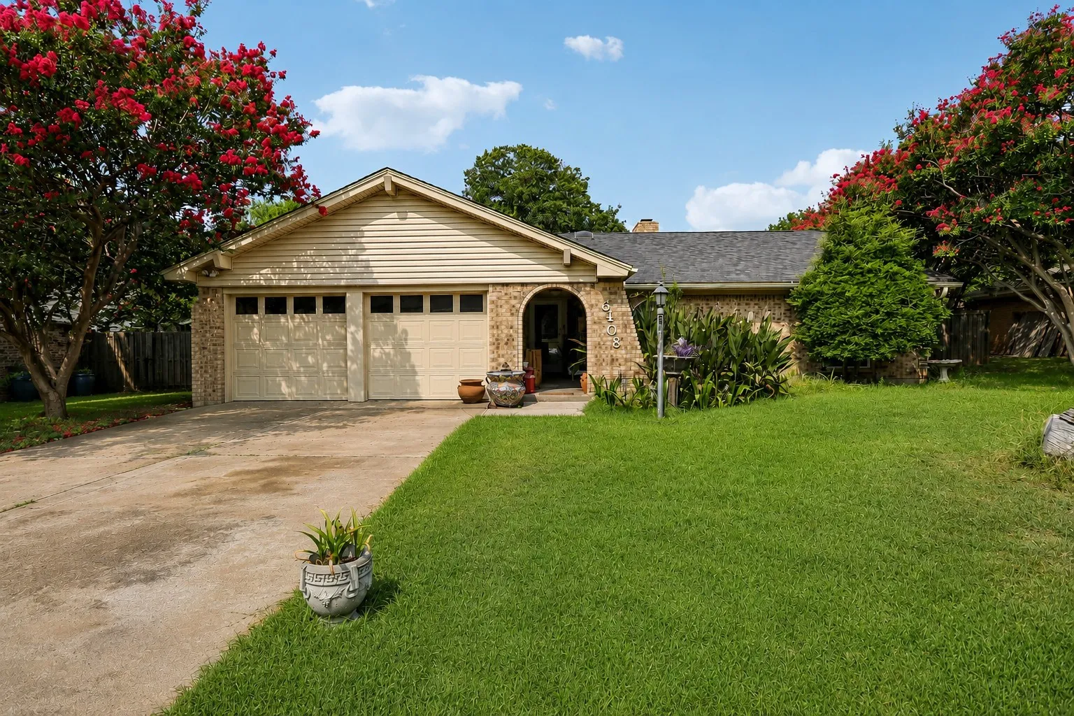 Single Family Residence For Sale in Tarrant County , 6408 San Juan Avenue, Fort Worth, Texas 76133, 3 Bedroom, 2 Bathroom, 2 Garage spaces, 1,831 Sqft, built in 1974, mls#21352635, Real Estate Agent in Fort Worth, Homes For Sale in Tarrant county, Homes For Sale in Fort Worth, Realtor in Fort Worth Texas, Real Estate Brokerage Independent Realty Texas, Luminita Cordes Realtor