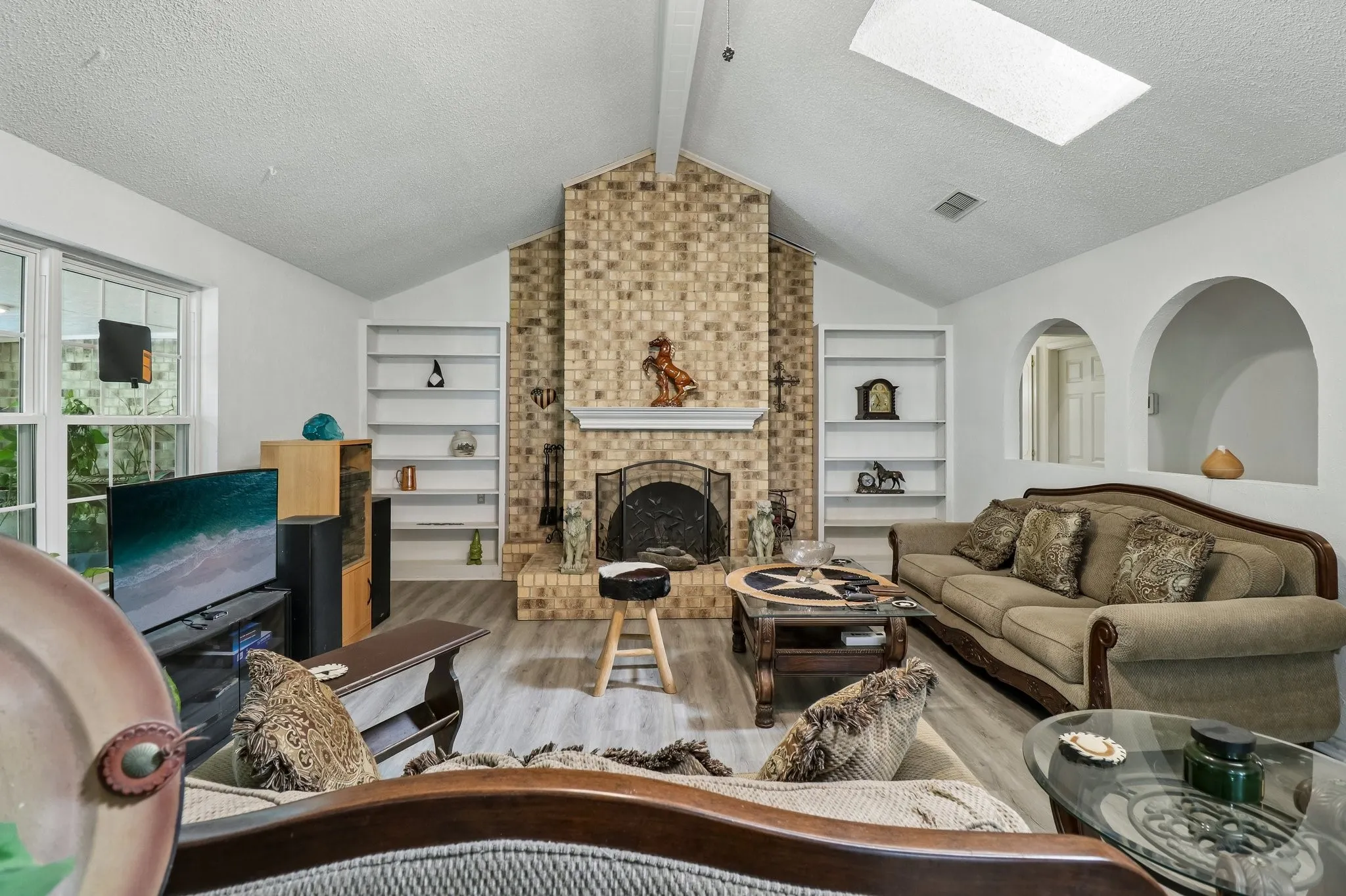 Single Family Residence For Sale in Tarrant County , 6408 San Juan Avenue, Fort Worth, Texas 76133, 3 Bedroom, 2 Bathroom, 2 Garage spaces, 1,831 Sqft, built in 1974, mls#21352635, Real Estate Agent in Fort Worth, Homes For Sale in Tarrant county, Homes For Sale in Fort Worth, Realtor in Fort Worth Texas, Real Estate Brokerage Independent Realty Texas, Luminita Cordes Realtor
