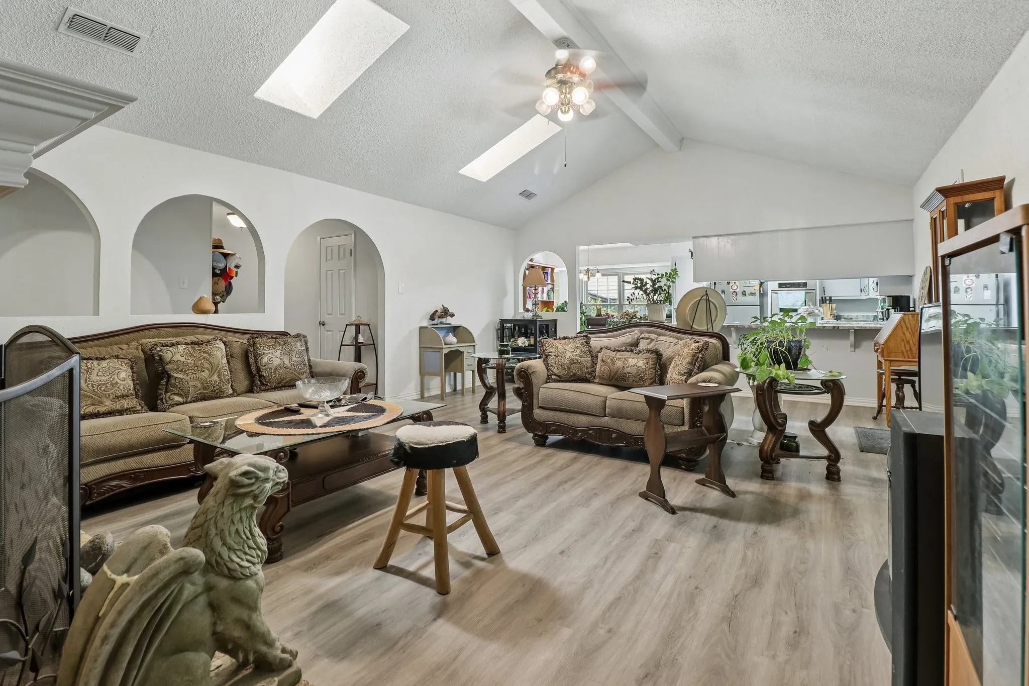 Single Family Residence For Sale in Tarrant County , 6408 San Juan Avenue, Fort Worth, Texas 76133, 3 Bedroom, 2 Bathroom, 2 Garage spaces, 1,831 Sqft, built in 1974, mls#21352635, Real Estate Agent in Fort Worth, Homes For Sale in Tarrant county, Homes For Sale in Fort Worth, Realtor in Fort Worth Texas, Real Estate Brokerage Independent Realty Texas, Luminita Cordes Realtor