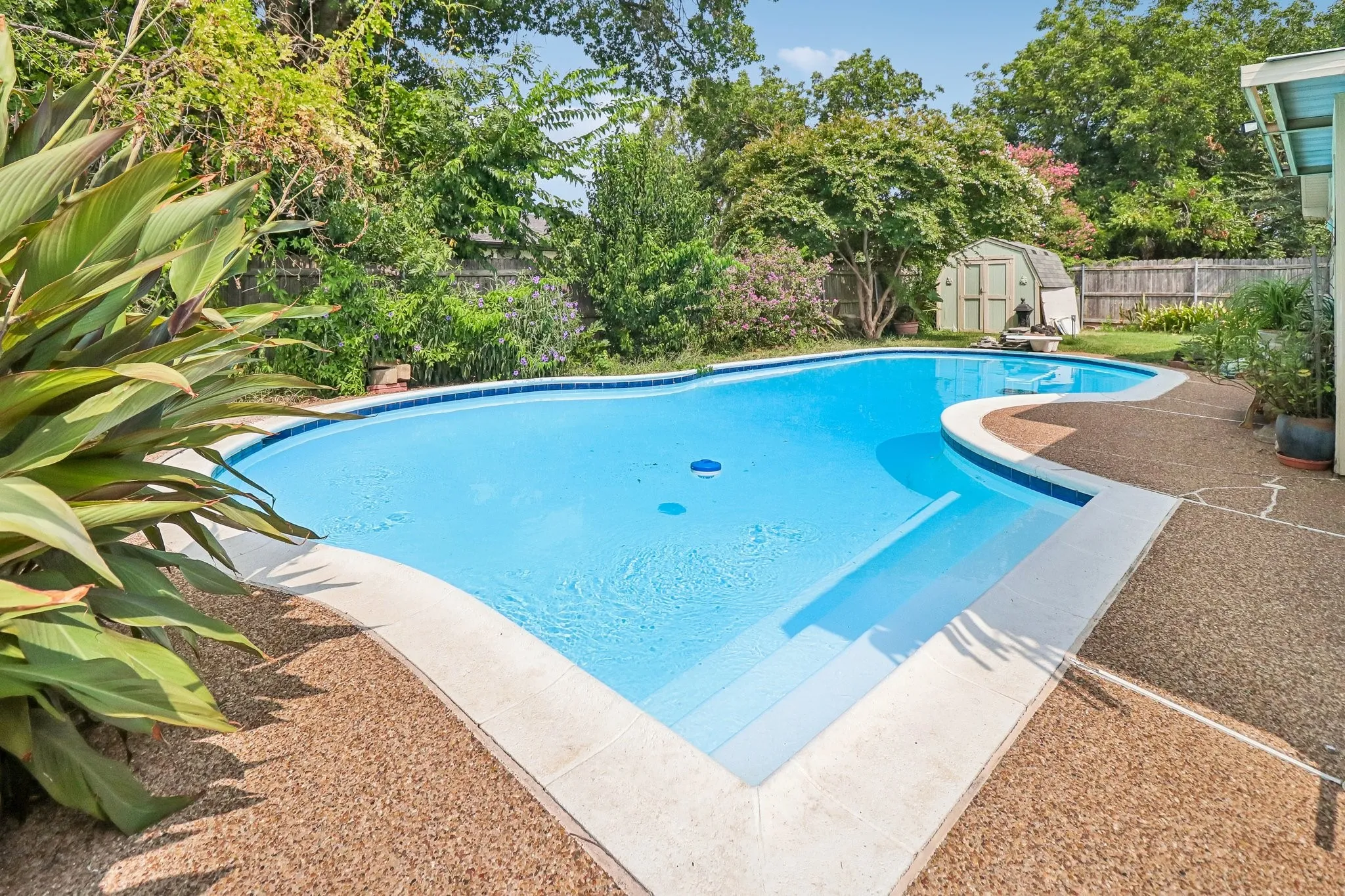 Single Family Residence For Sale in Tarrant County , 6408 San Juan Avenue, Fort Worth, Texas 76133, 3 Bedroom, 2 Bathroom, 2 Garage spaces, 1,831 Sqft, built in 1974, mls#21352635, Real Estate Agent in Fort Worth, Homes For Sale in Tarrant county, Homes For Sale in Fort Worth, Realtor in Fort Worth Texas, Real Estate Brokerage Independent Realty Texas, Luminita Cordes Realtor