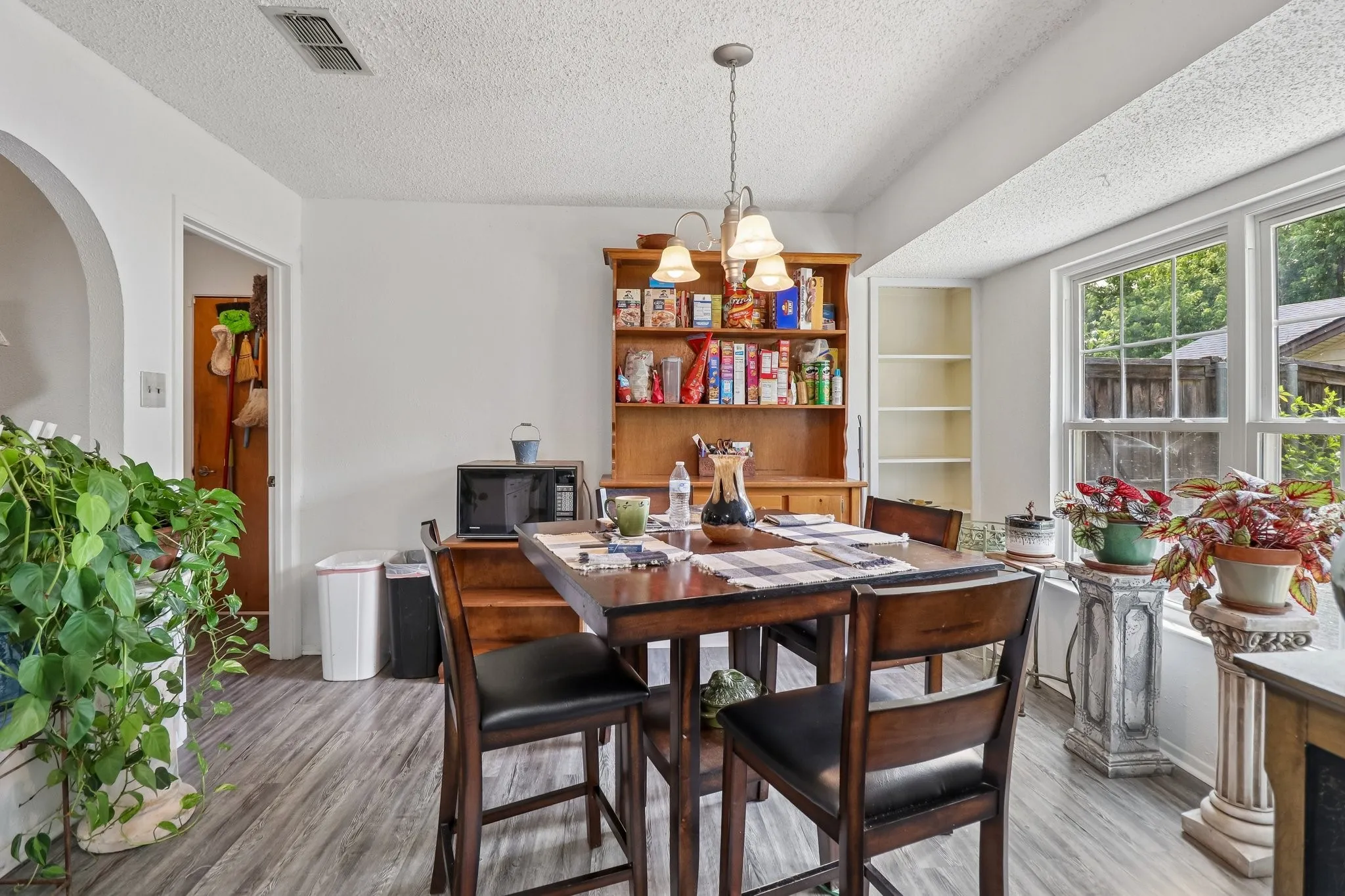 Single Family Residence For Sale in Tarrant County , 6408 San Juan Avenue, Fort Worth, Texas 76133, 3 Bedroom, 2 Bathroom, 2 Garage spaces, 1,831 Sqft, built in 1974, mls#21352635, Real Estate Agent in Fort Worth, Homes For Sale in Tarrant county, Homes For Sale in Fort Worth, Realtor in Fort Worth Texas, Real Estate Brokerage Independent Realty Texas, Luminita Cordes Realtor